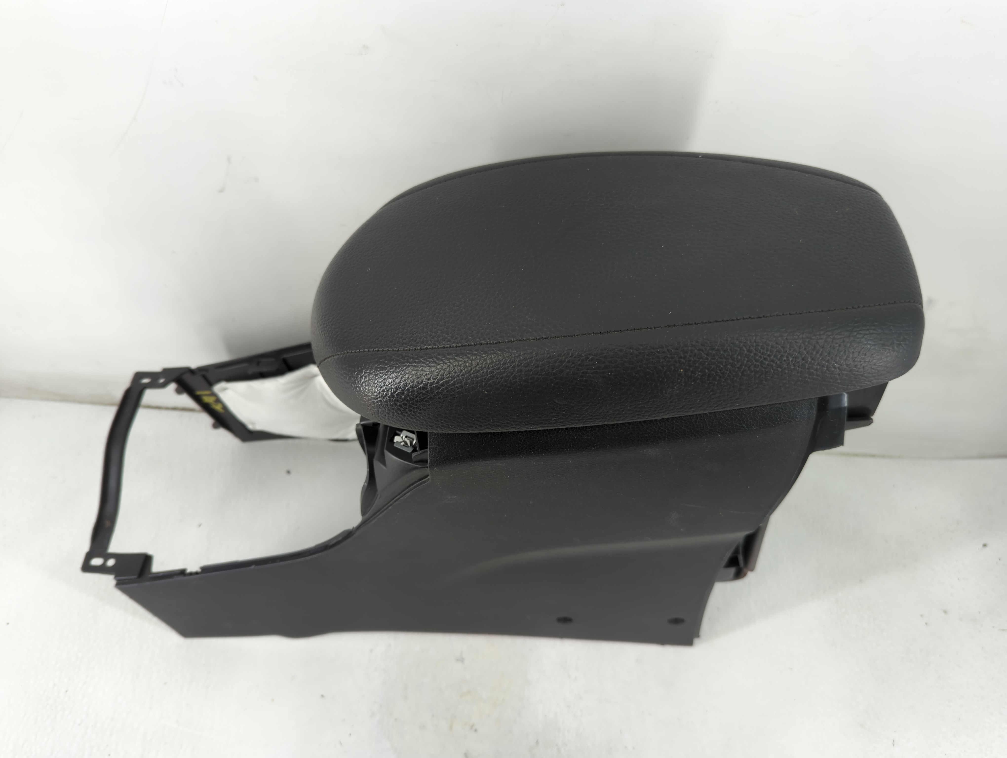 2013-2017 Hyundai Veloster Center Floor Console 1011262 - Oemusedautoparts1.com