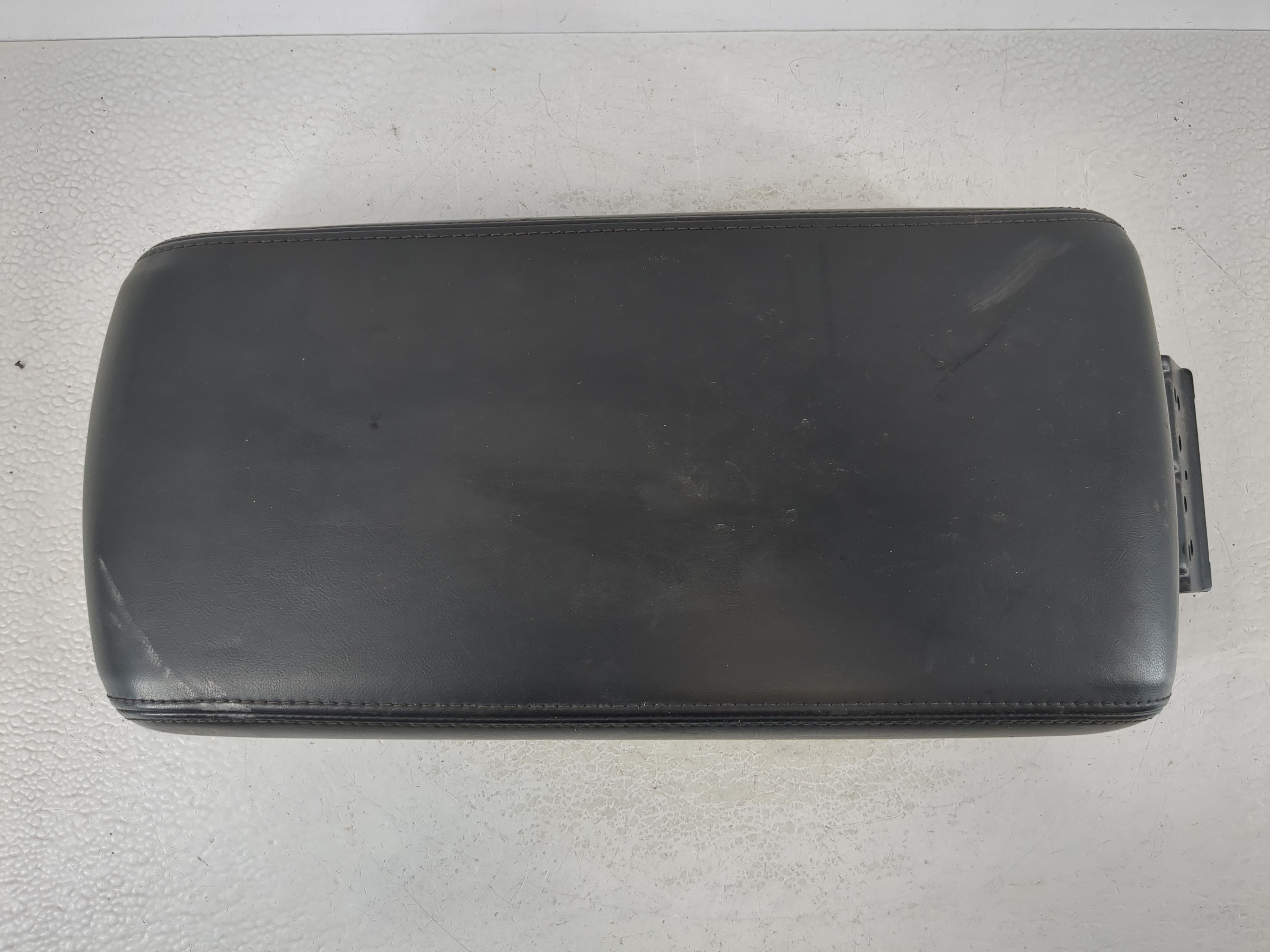 2008-2010 Dodge Charger Center Console Armrest Cover Lid 1011280 - Oemusedautoparts1.com
