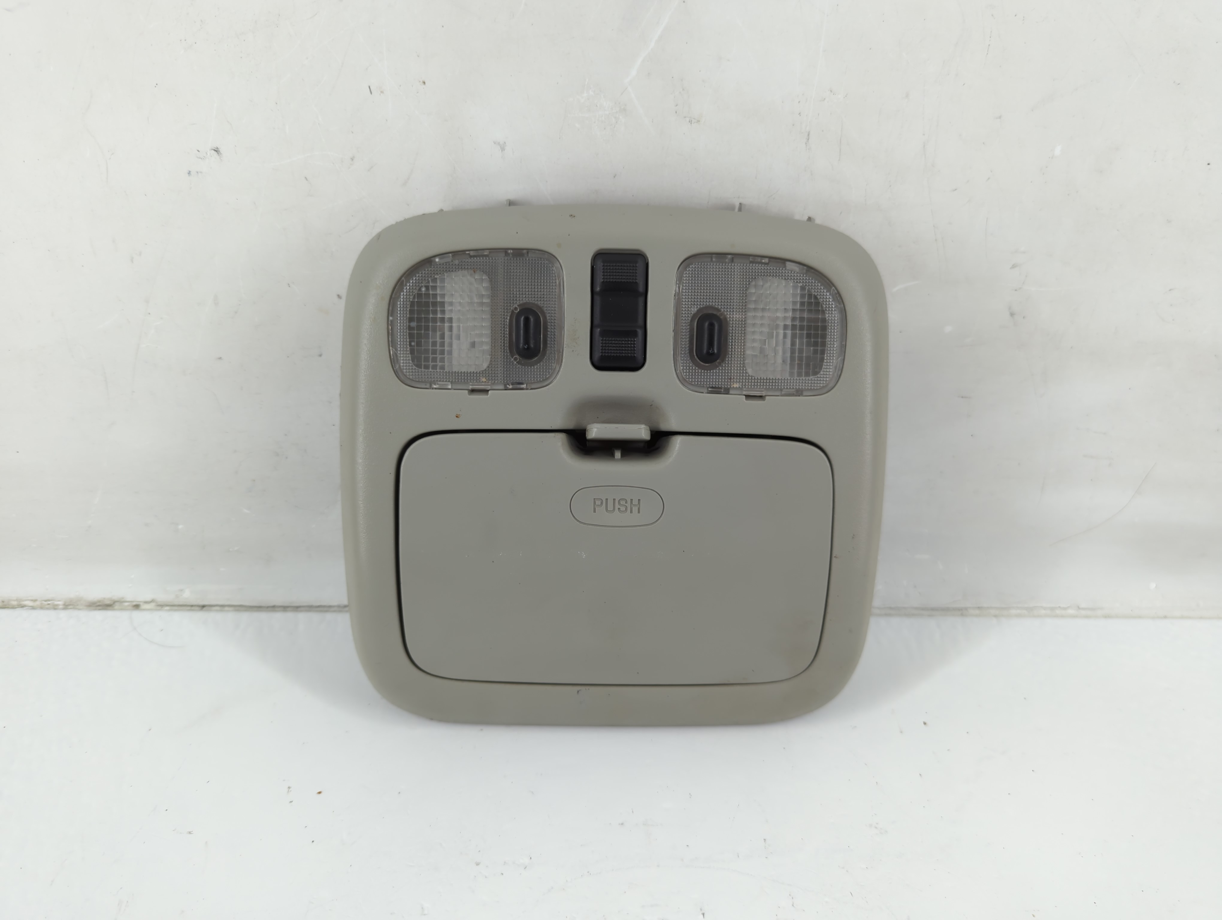 2004 Ford Escape Overhead Roof Console 1011323 - Oemusedautoparts1.com