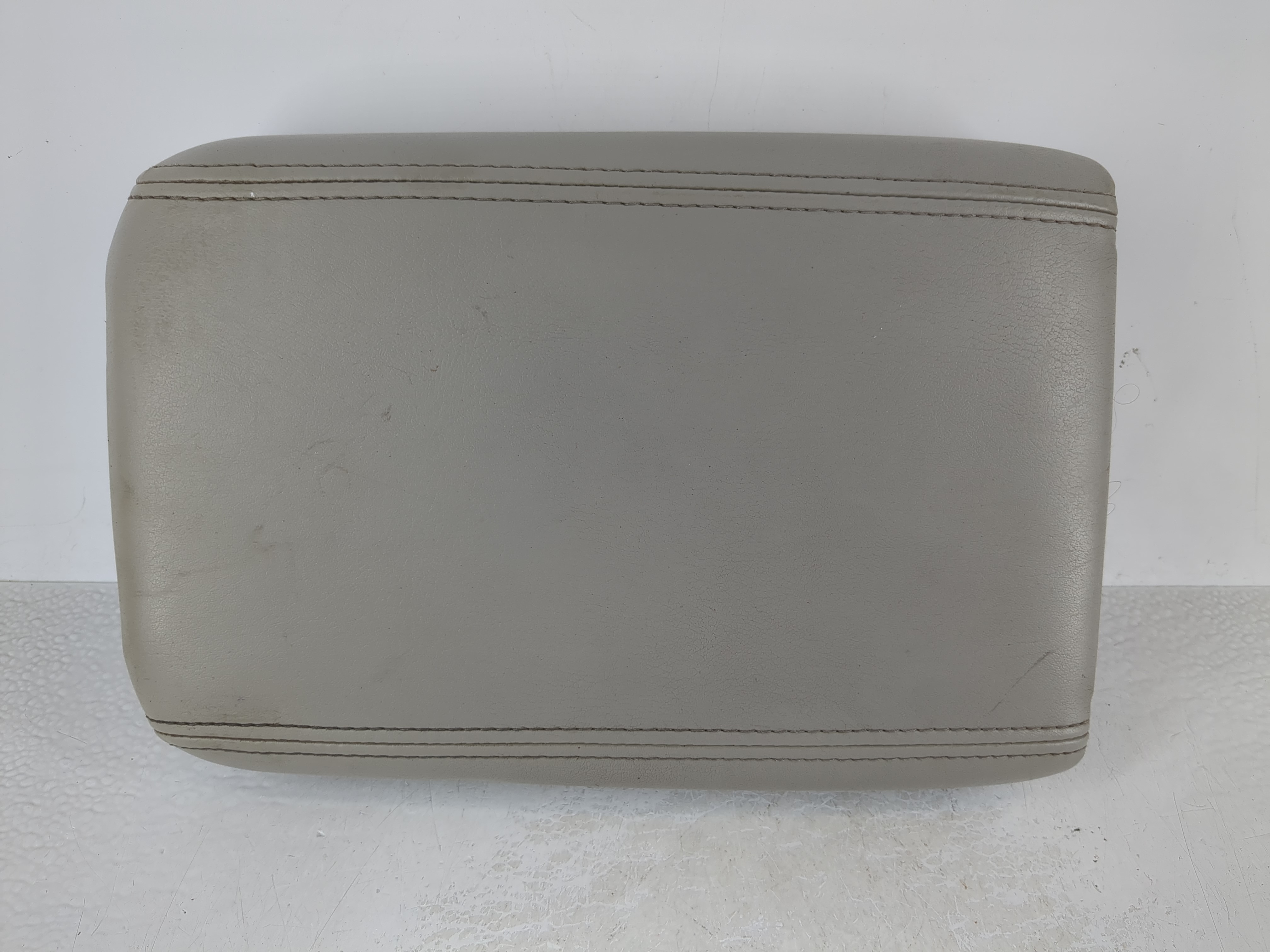 Picture of 2007-2012 Gmc Acadia Center Floor Console Grey 1011727