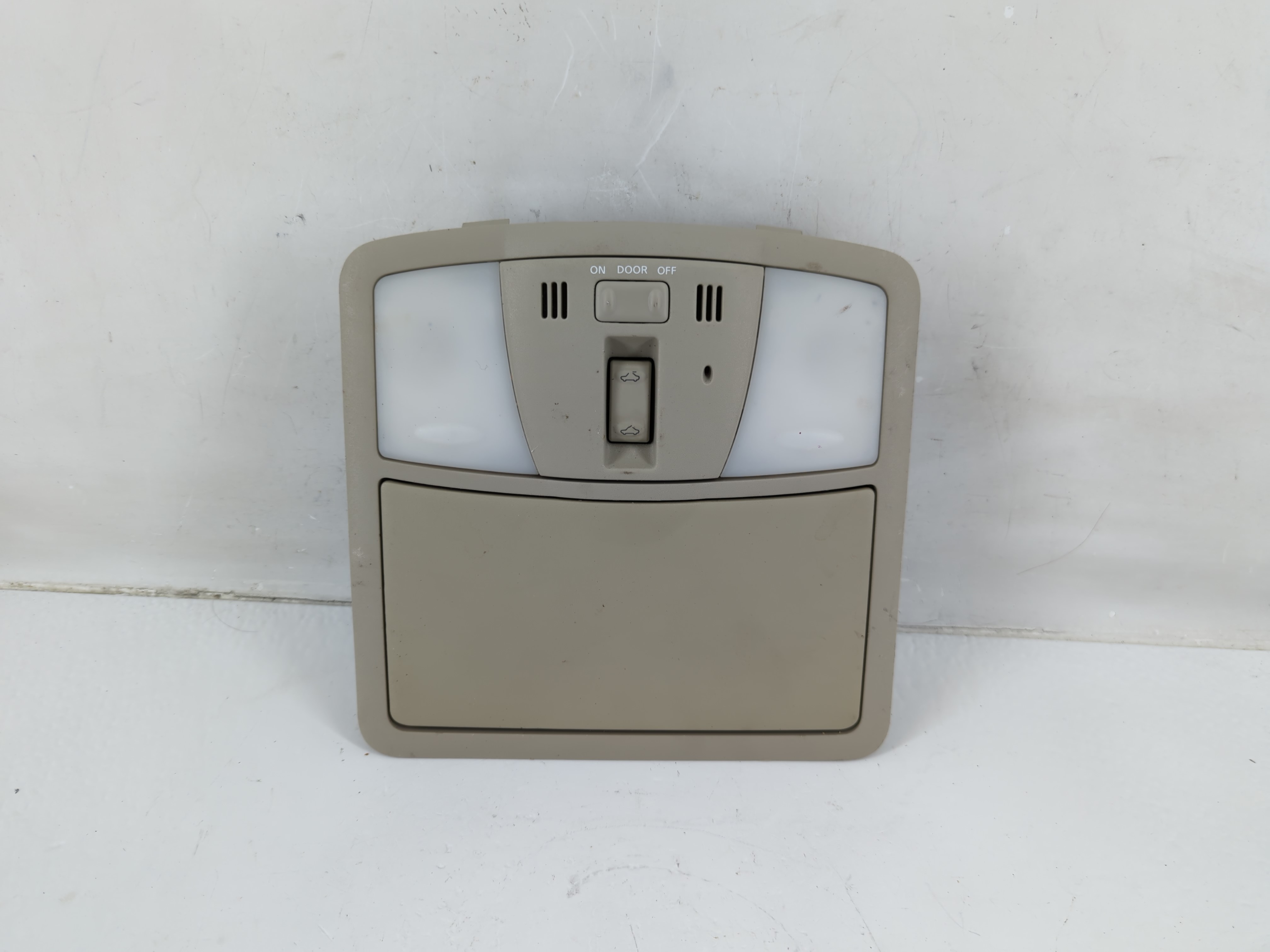 2008 Nissan Altima Overhead Roof Console 1011881 - Oemusedautoparts1.com