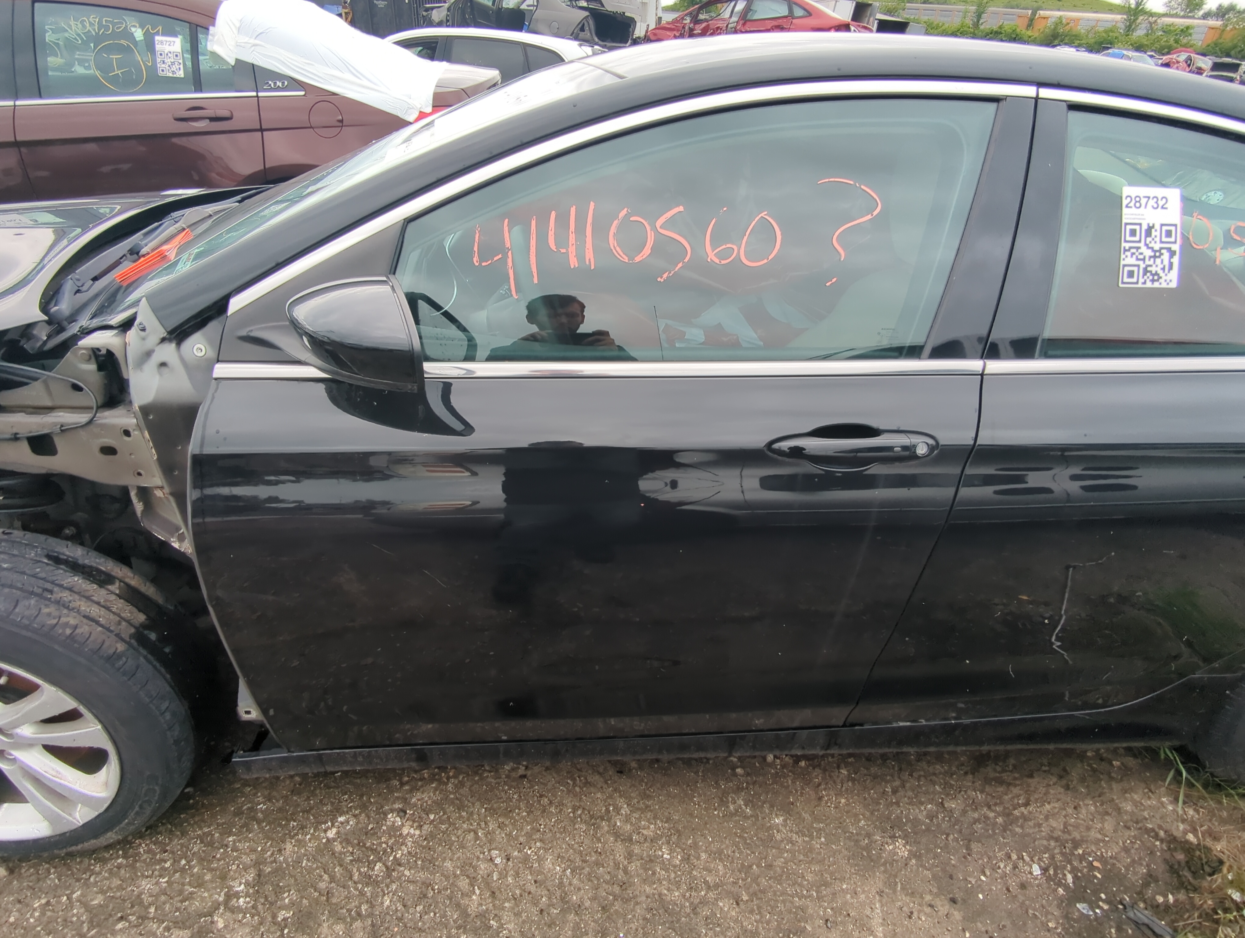 2015-2017 Chrysler 200 Driver Front Door Oem 1021107 - Oemusedautoparts1.com