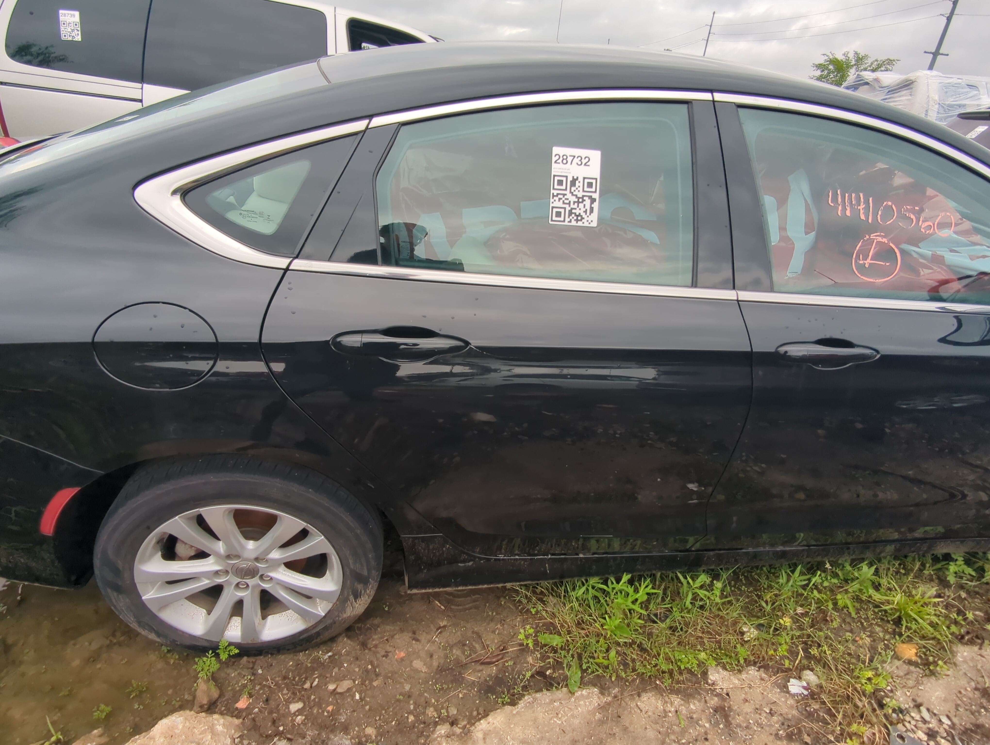 2015-2017 Chrysler 200 Passenger Rear Door Oem 1021108 - Oemusedautoparts1.com