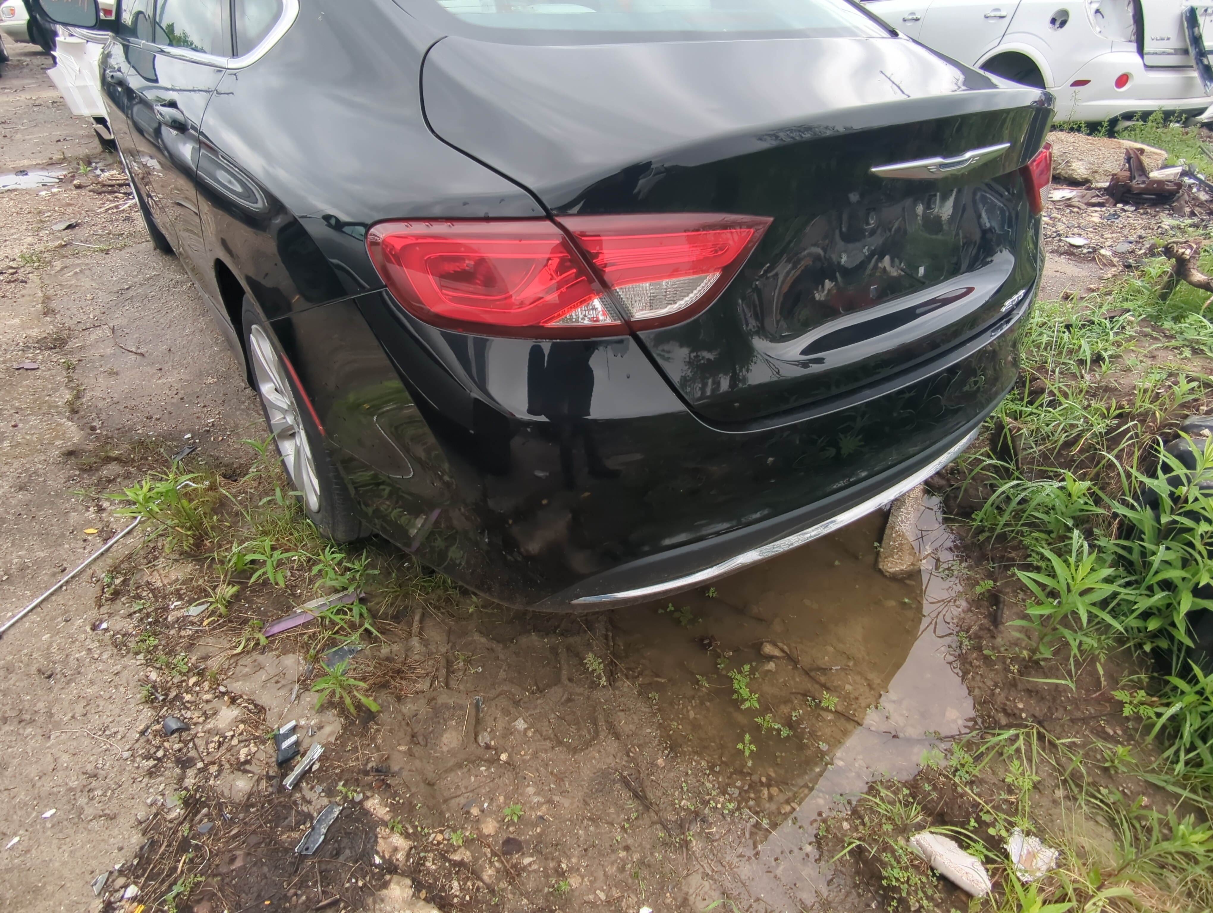 2015-2017 Chrysler 200 Rear Bumper Assembly Oem 1021230 - Oemusedautoparts1.com