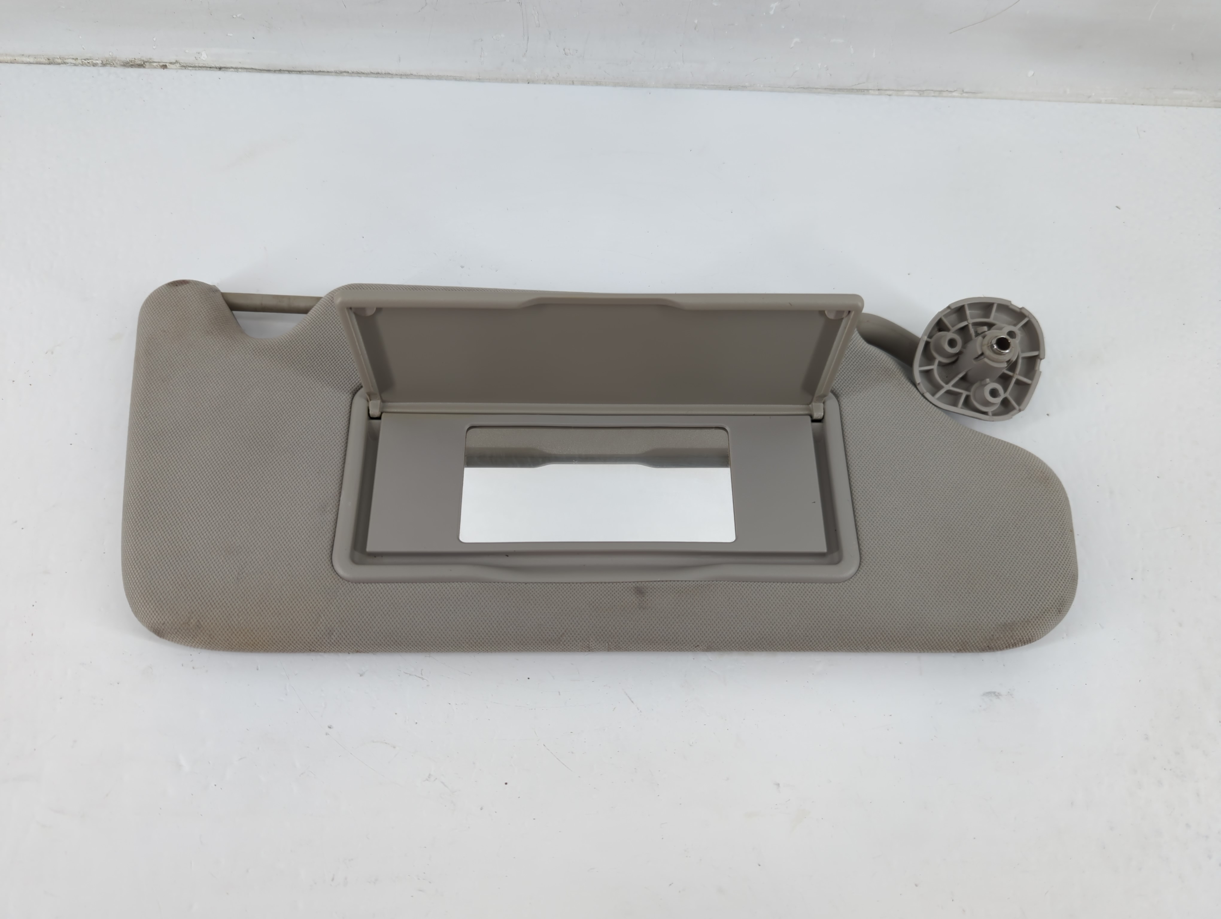 2006-2016 Chevrolet Impala Passenger Sun Visor Mirror Right Sunvisor 1023847 - Oemusedautoparts1.com