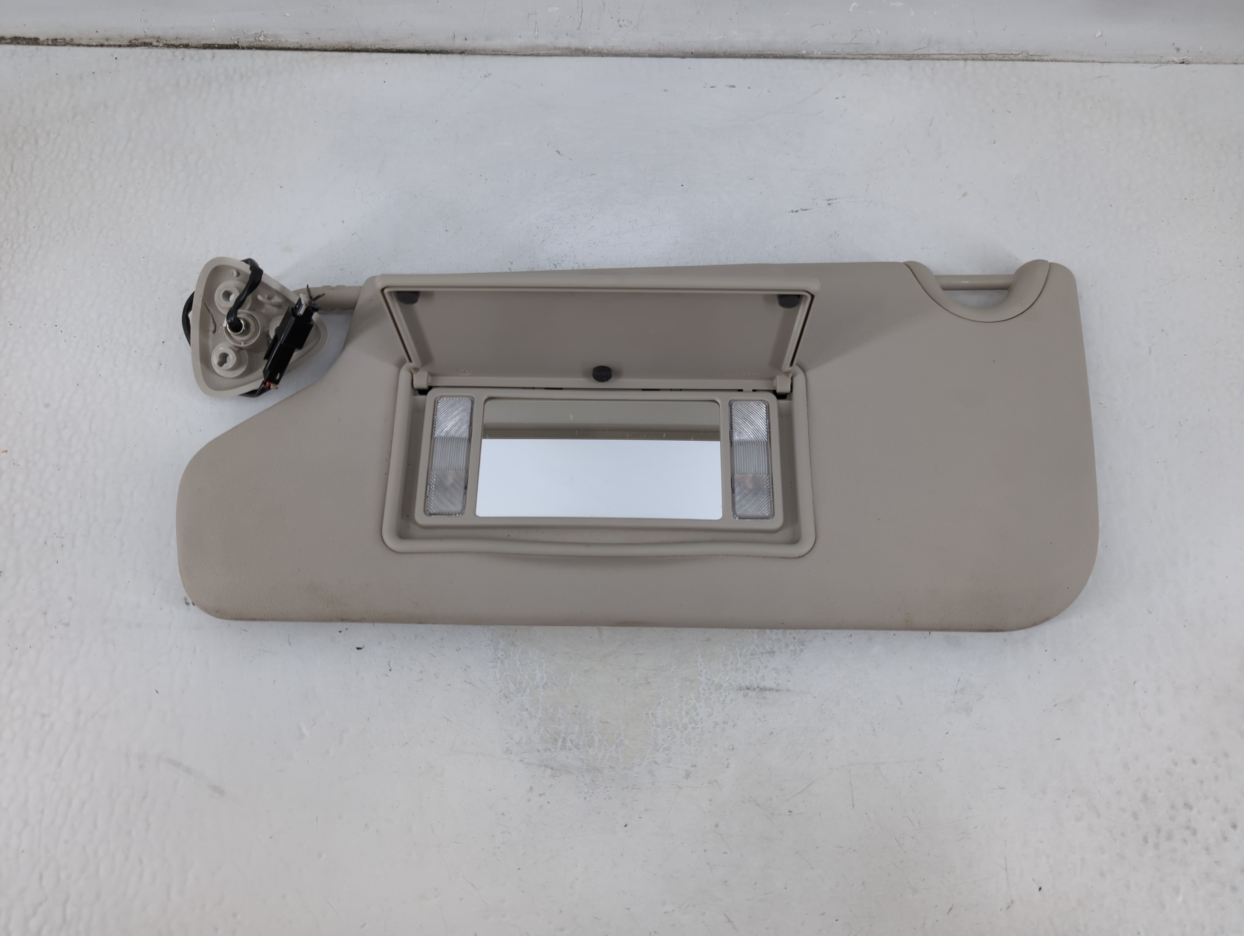 2011-2020 Dodge Journey Passenger Sun Visor Mirror Right Sunvisor 1023918 - Oemusedautoparts1.com