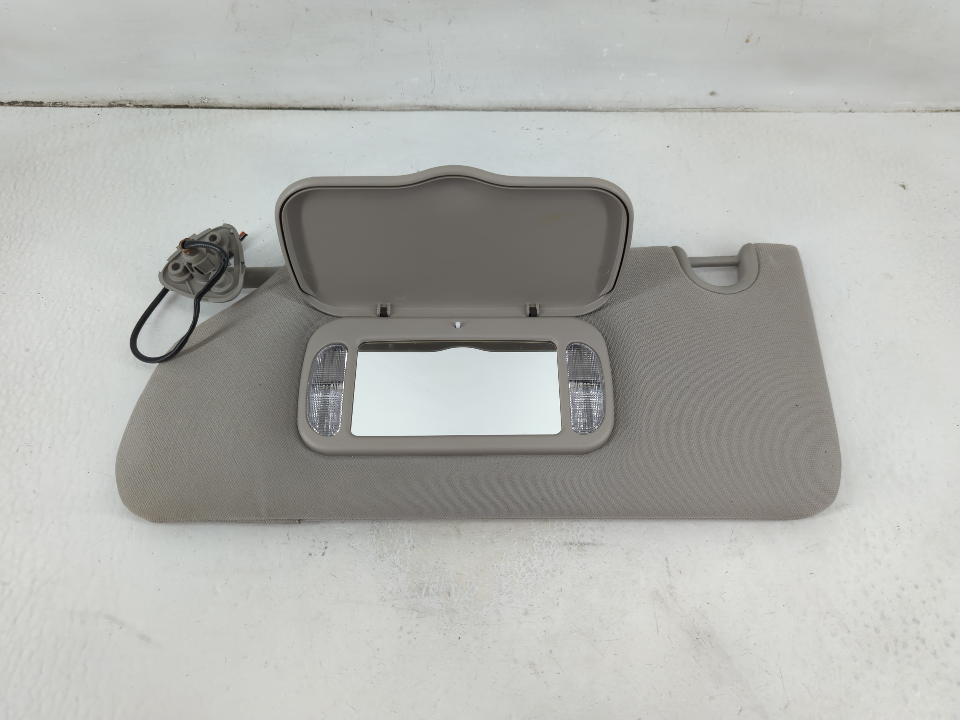 Picture of 2006-2011 Buick Lucerne Driver Sun Visor Mirror Left Sunvisor Grey 1023932