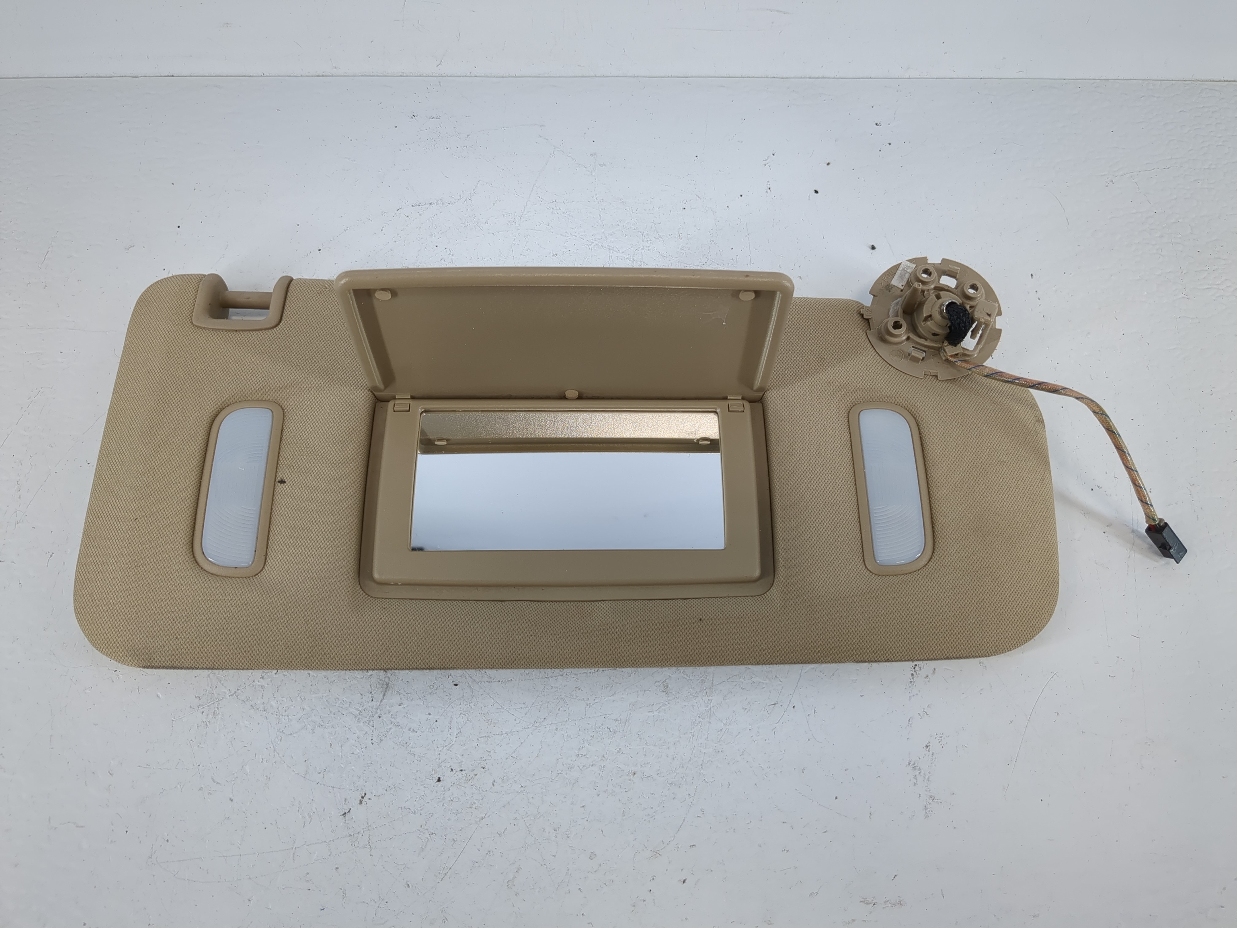 Picture of 2008-2017 Buick Enclave Passenger Sun Visor Mirror Right Sunvisor Beige 1023995