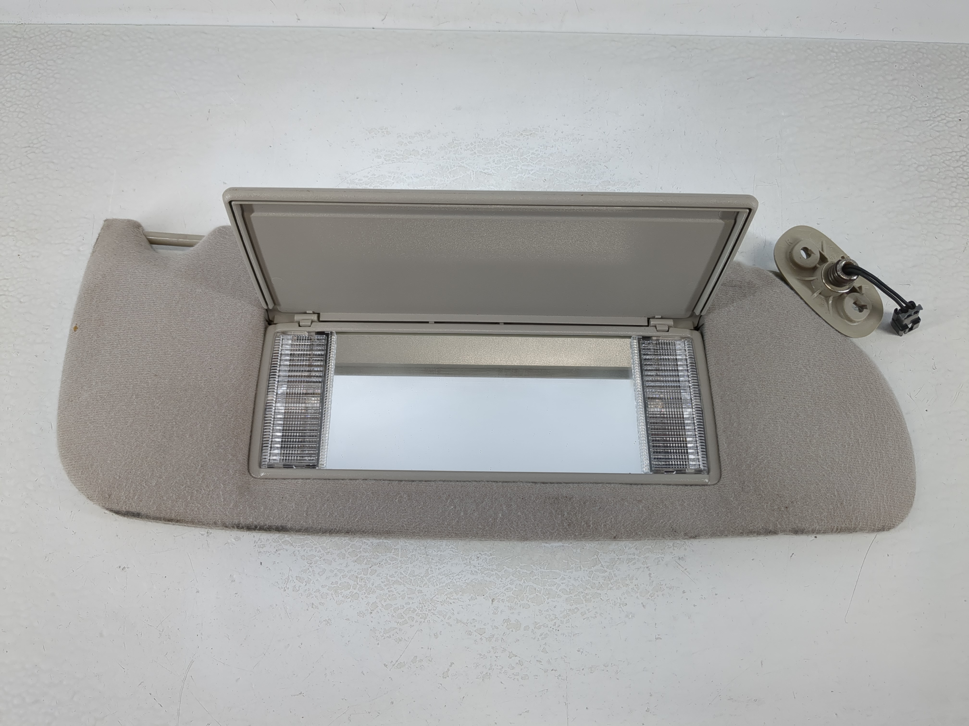 Picture of 2000-2004 Chrysler Concorde Passenger Sun Visor Mirror Right Sunvisor 1024031