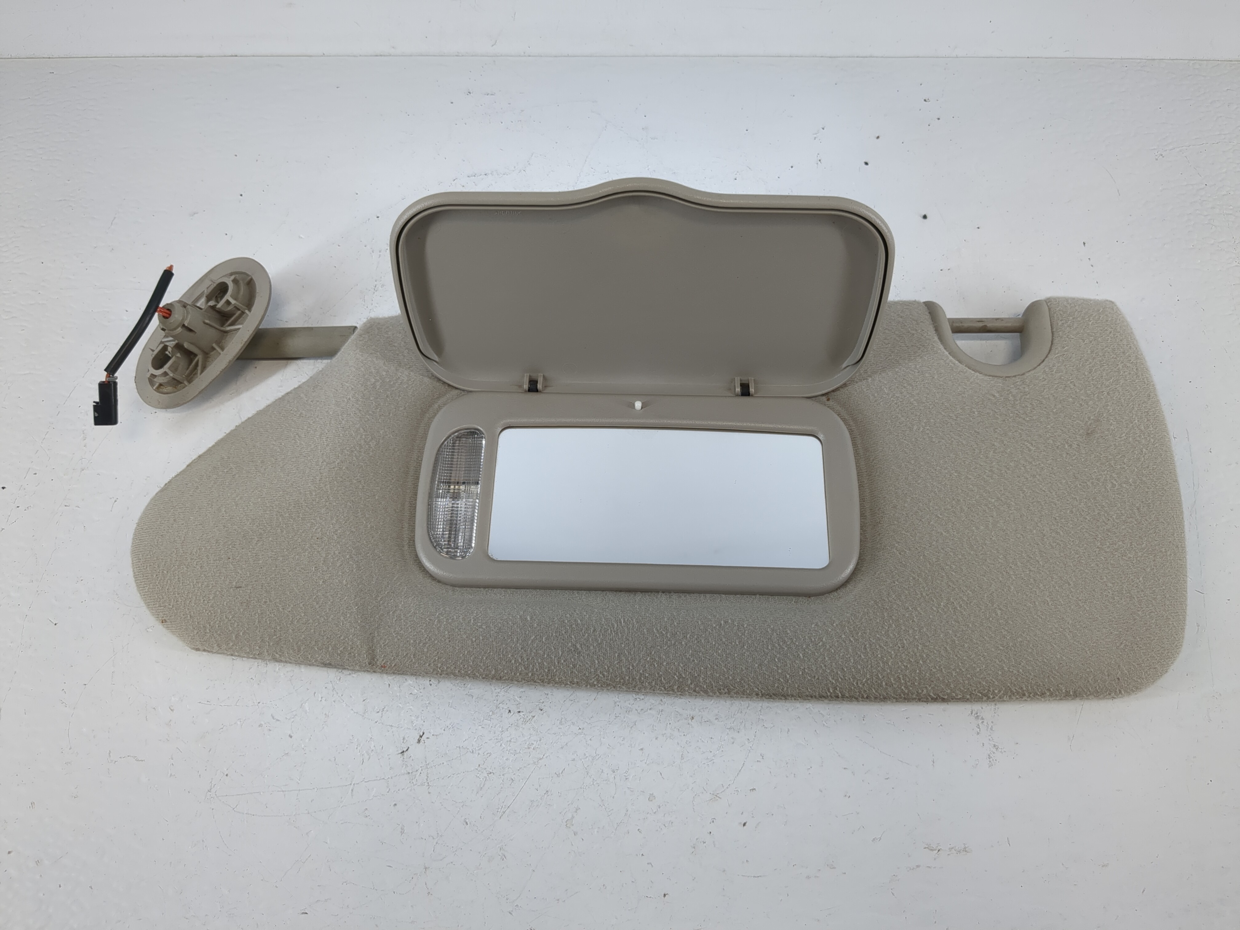 Picture of Dodge Grand Caravan Driver Sun Visor Mirror Left Sunvisor Grey 1024056