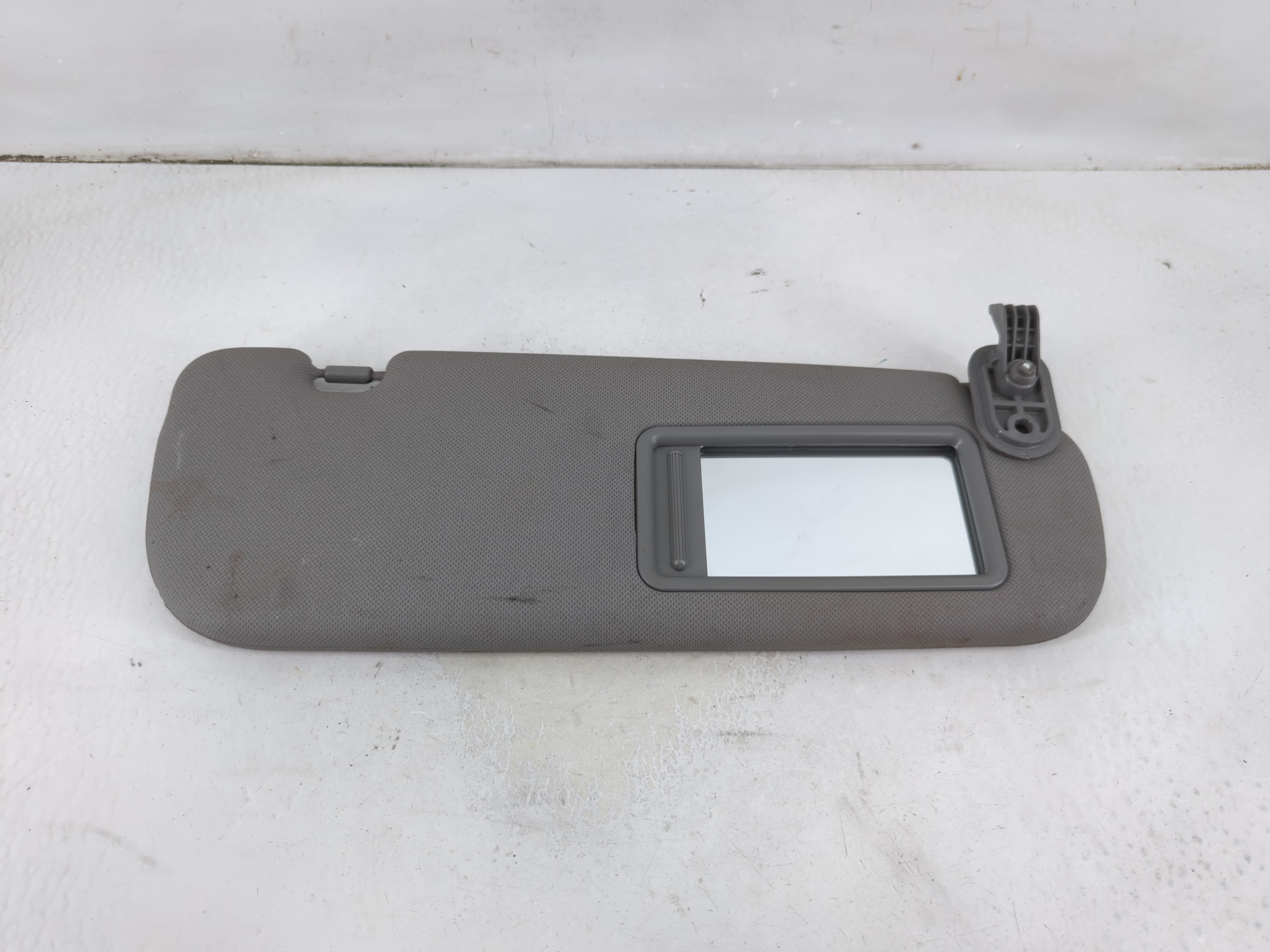 2012-2015 Hyundai Veloster Passenger Sun Visor Mirror Right Sunvisor 1024241 - Oemusedautoparts1.com