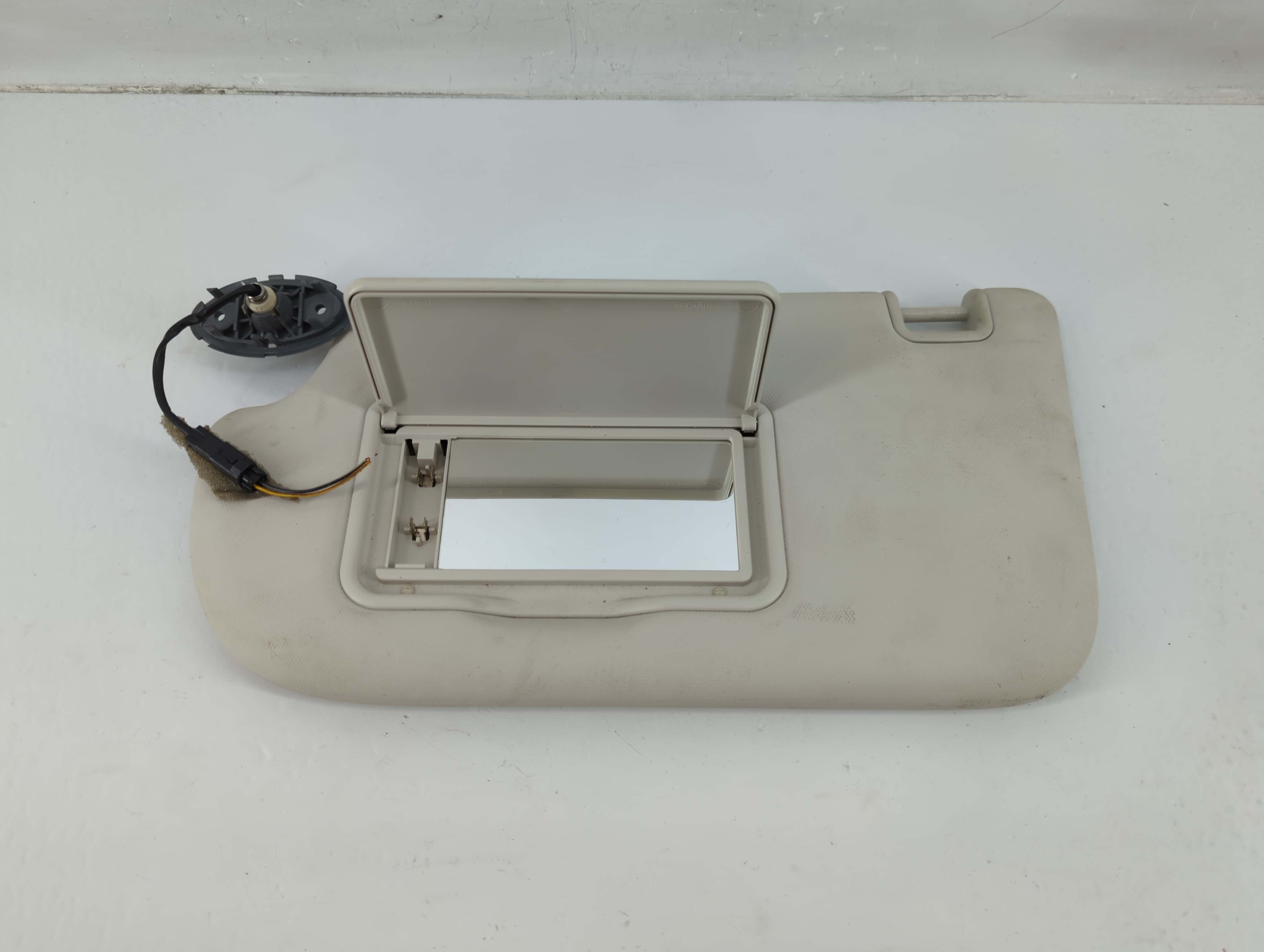 2013-2019 Ford Escape Driver Sun Visor Mirror Left Sunvisor Ivory 1024265 - Oemusedautoparts1.com