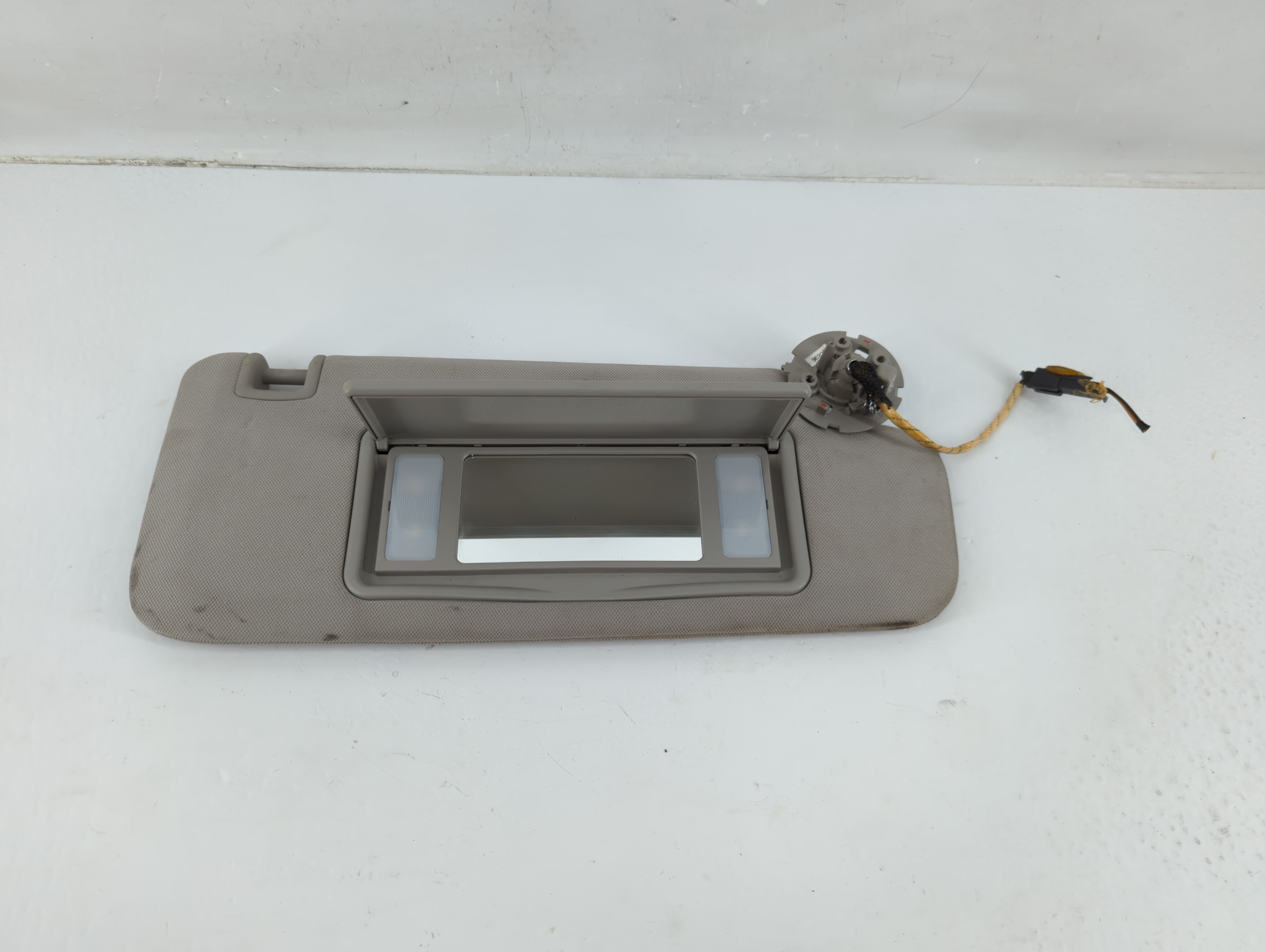 2004-2012 Chevrolet Malibu Passenger Sun Visor Mirror Right Sunvisor 1024281 - Oemusedautoparts1.com