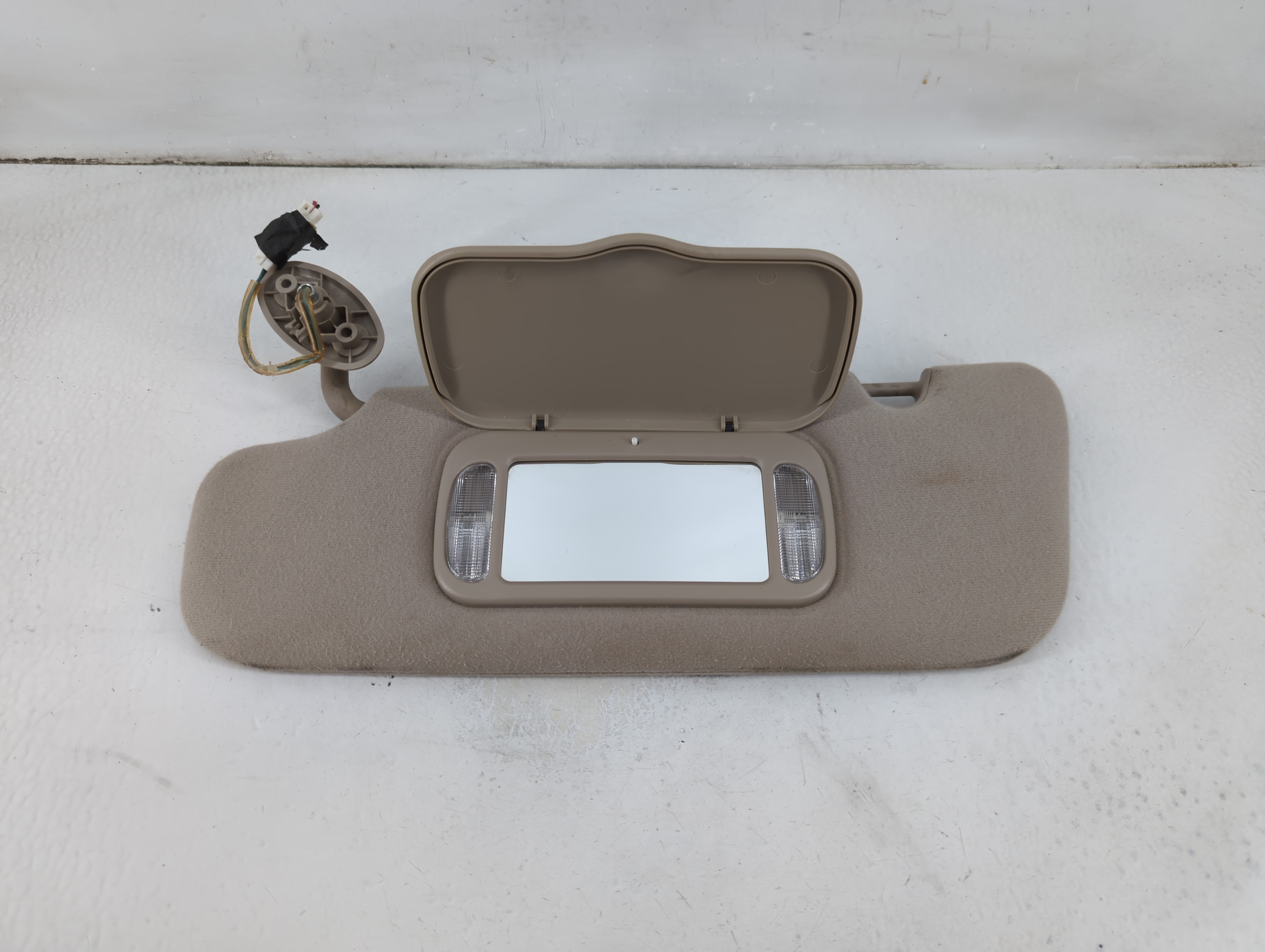 Picture of 2002-2003 Jeep Liberty Driver Sun Visor Mirror Left Sunvisor Light Grey 1024291