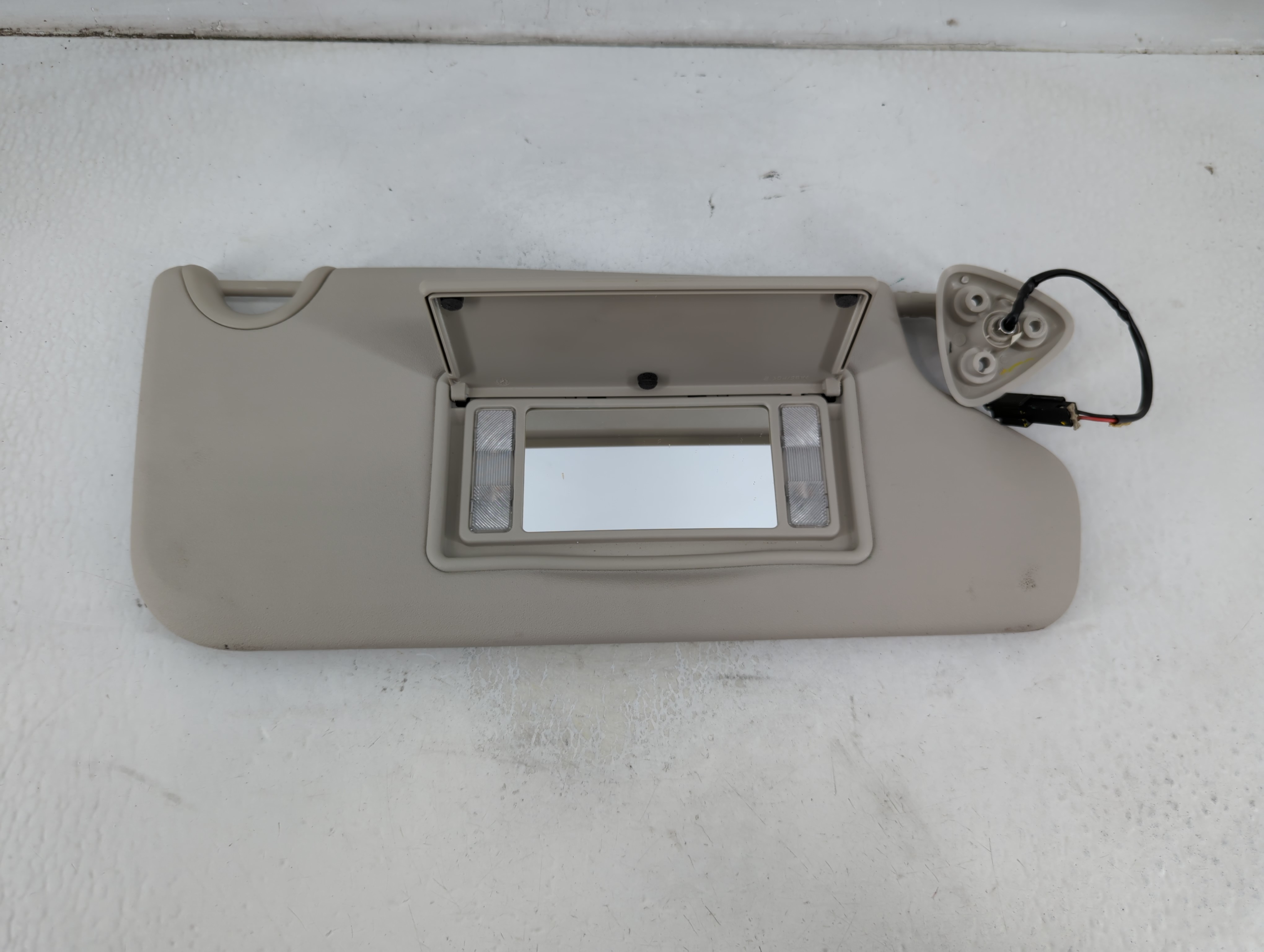 2011-2020 Dodge Journey Passenger Sun Visor Mirror Right Sunvisor 1024301 - Oemusedautoparts1.com