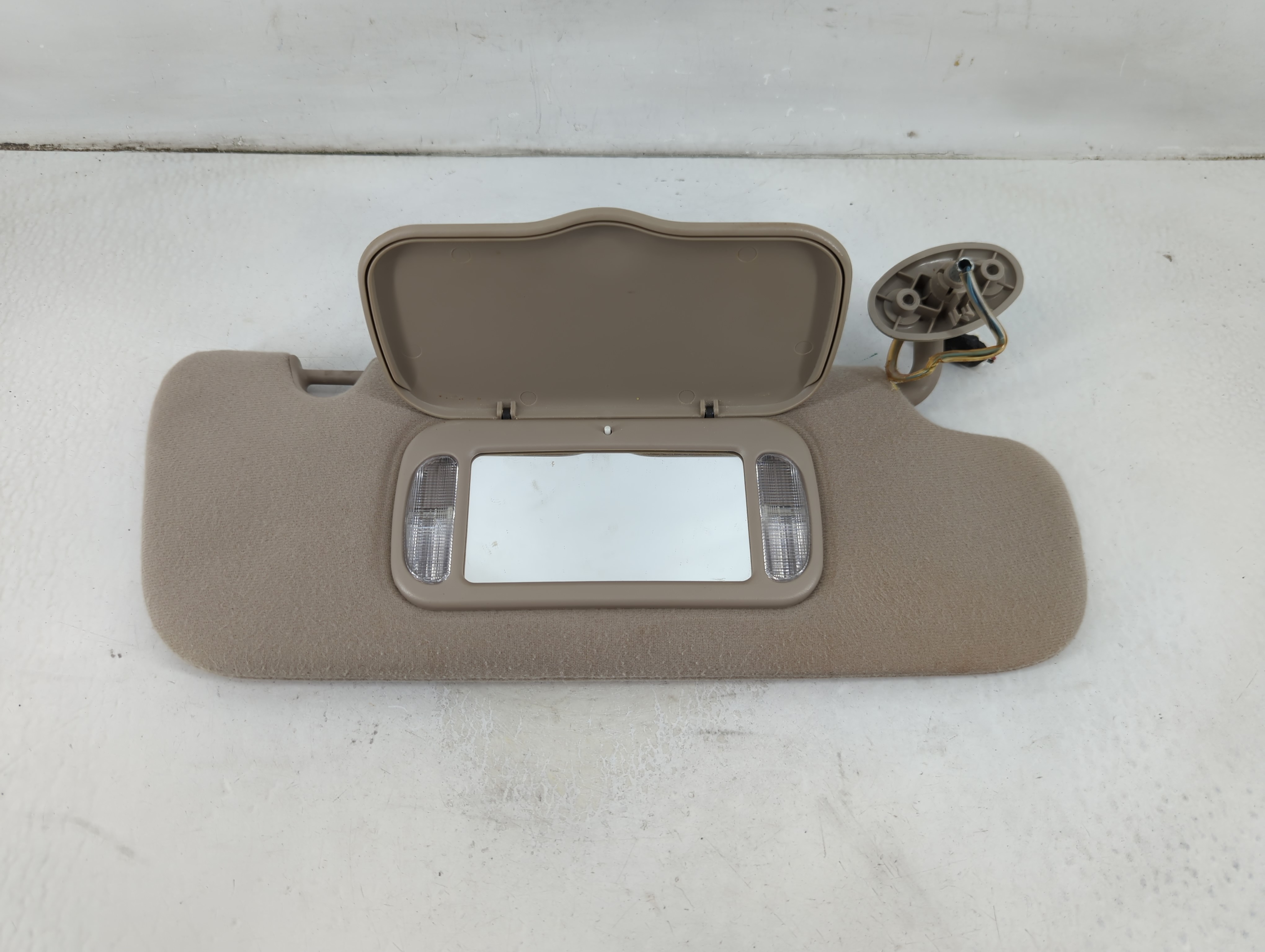 Picture of 2002-2003 Jeep Liberty Passenger Sun Visor Mirror Right Sunvisor 1024394