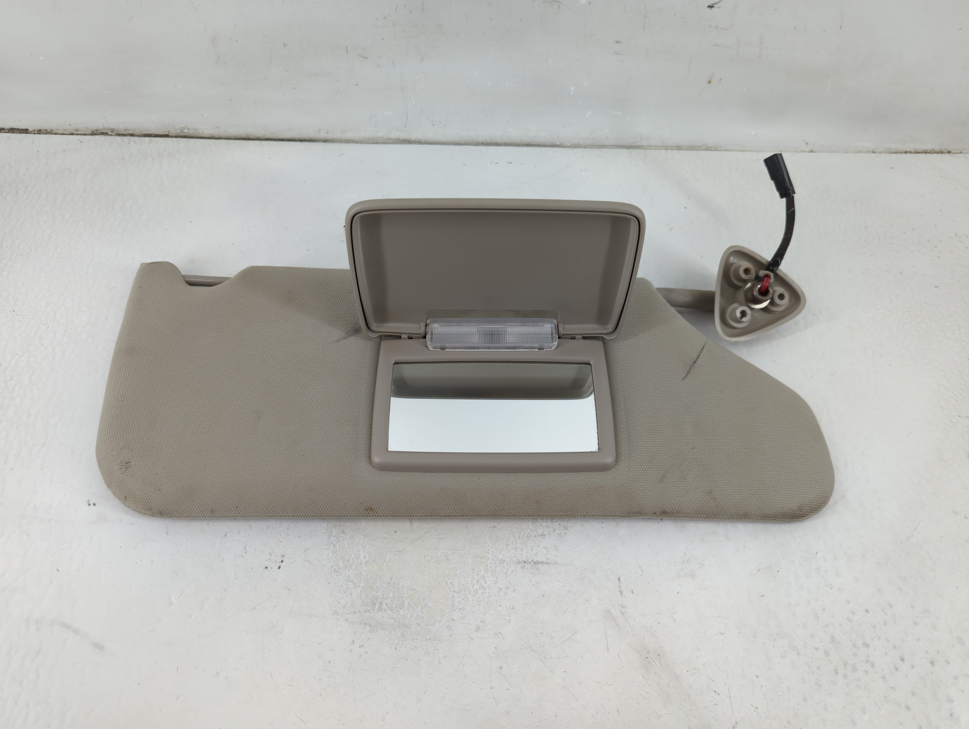 Picture of 2005-2007 Chrysler 300 Passenger Sun Visor Mirror Right Sunvisor 1024522