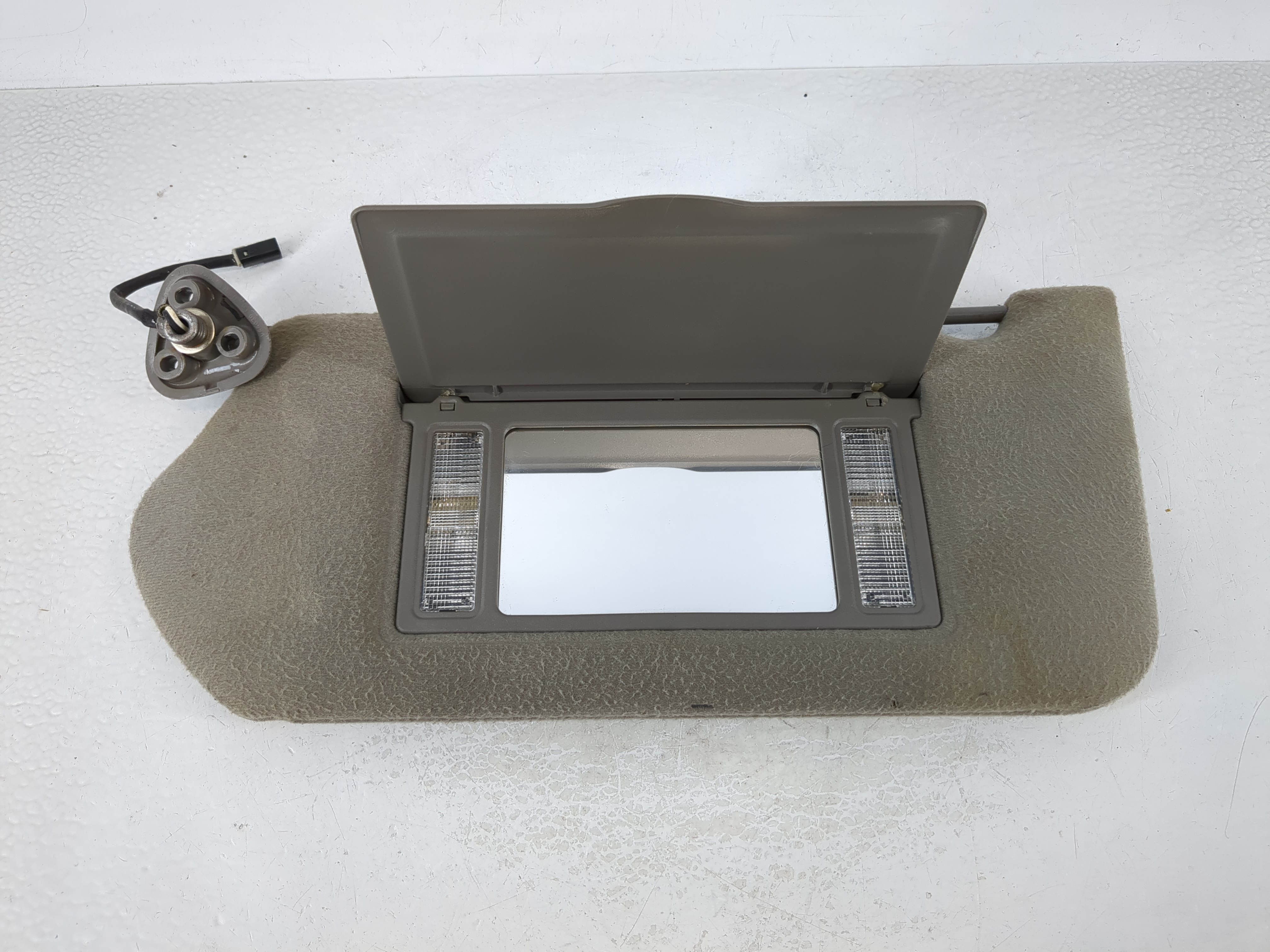 Picture of 2000-2005 Chevrolet Impala Driver Sun Visor Mirror Left Sunvisor Grey 1024552