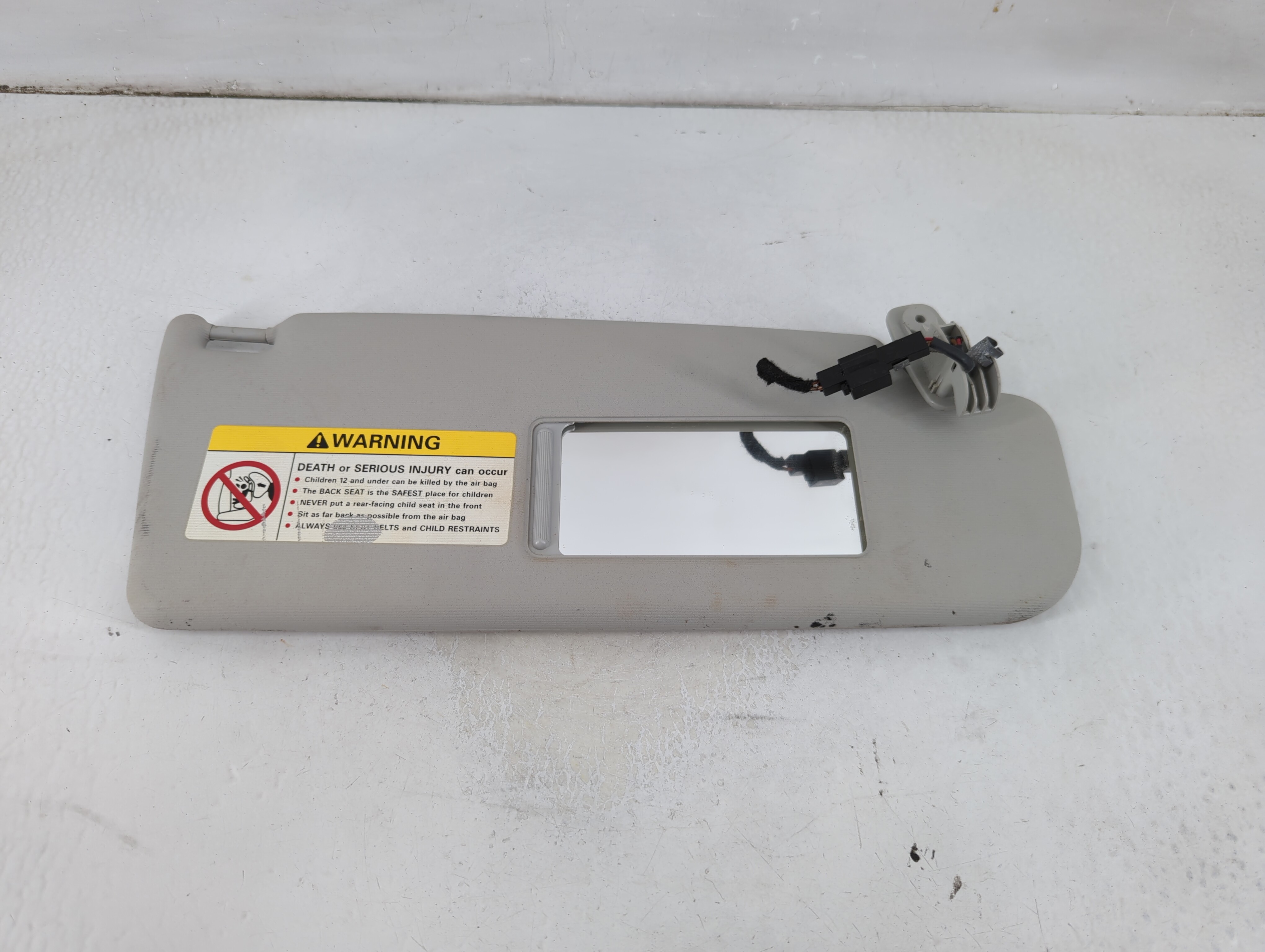 Picture of 2000-2010 Volkswagen Beetle Passenger Sun Visor Mirror Right Sunvisor 1024742