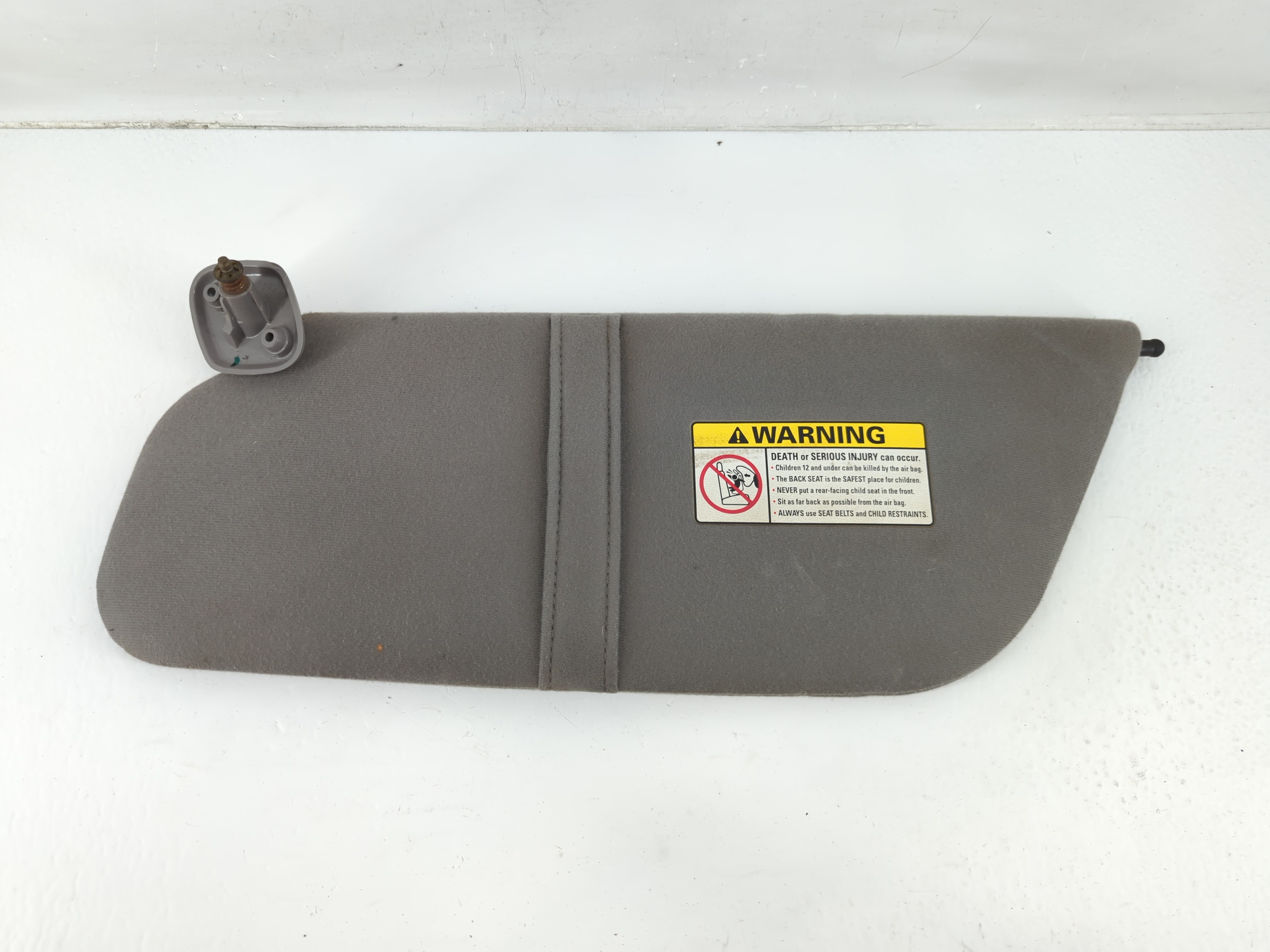 2000-2001 Ford F-250 Super Duty Driver Sun Visor Mirror Left Sunvisor 1024822 - Oemusedautoparts1.com