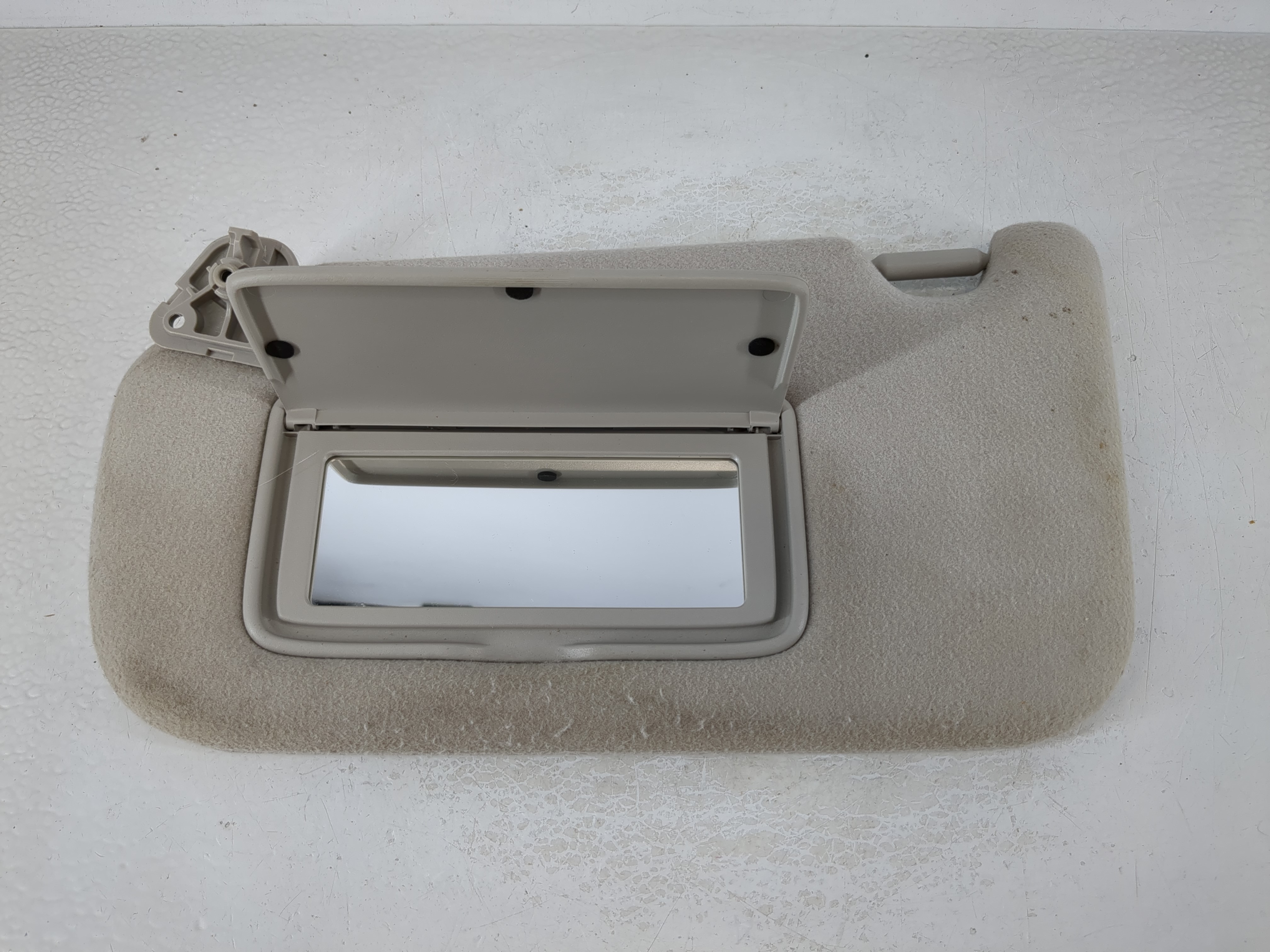 2013-2019 Nissan Sentra Passenger Sun Visor Mirror Right Sunvisor 1024852 - Oemusedautoparts1.com