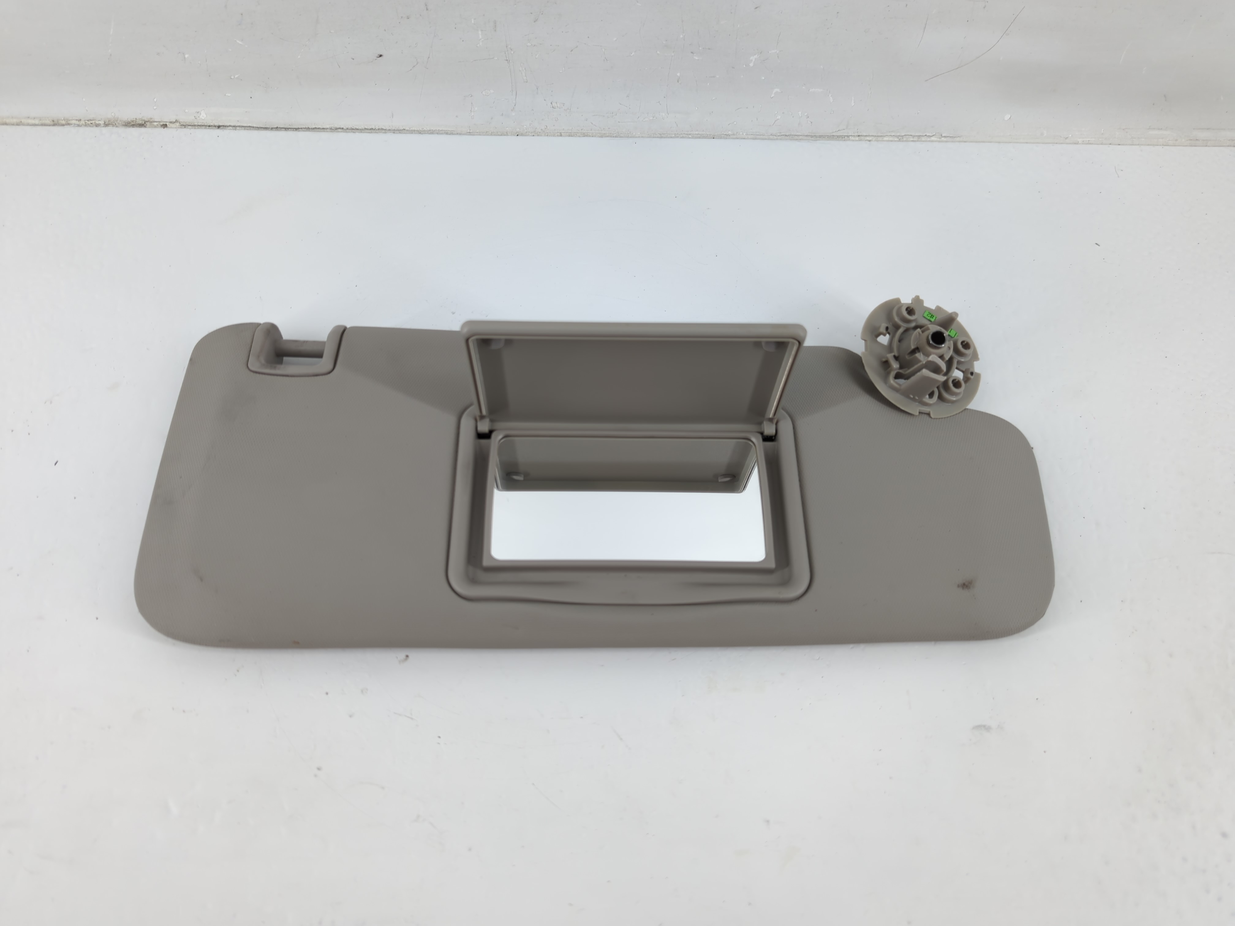2011-2016 Chevrolet Cruze Passenger Sun Visor Mirror Right Sunvisor Grey 1024909 - Oemusedautoparts1.com