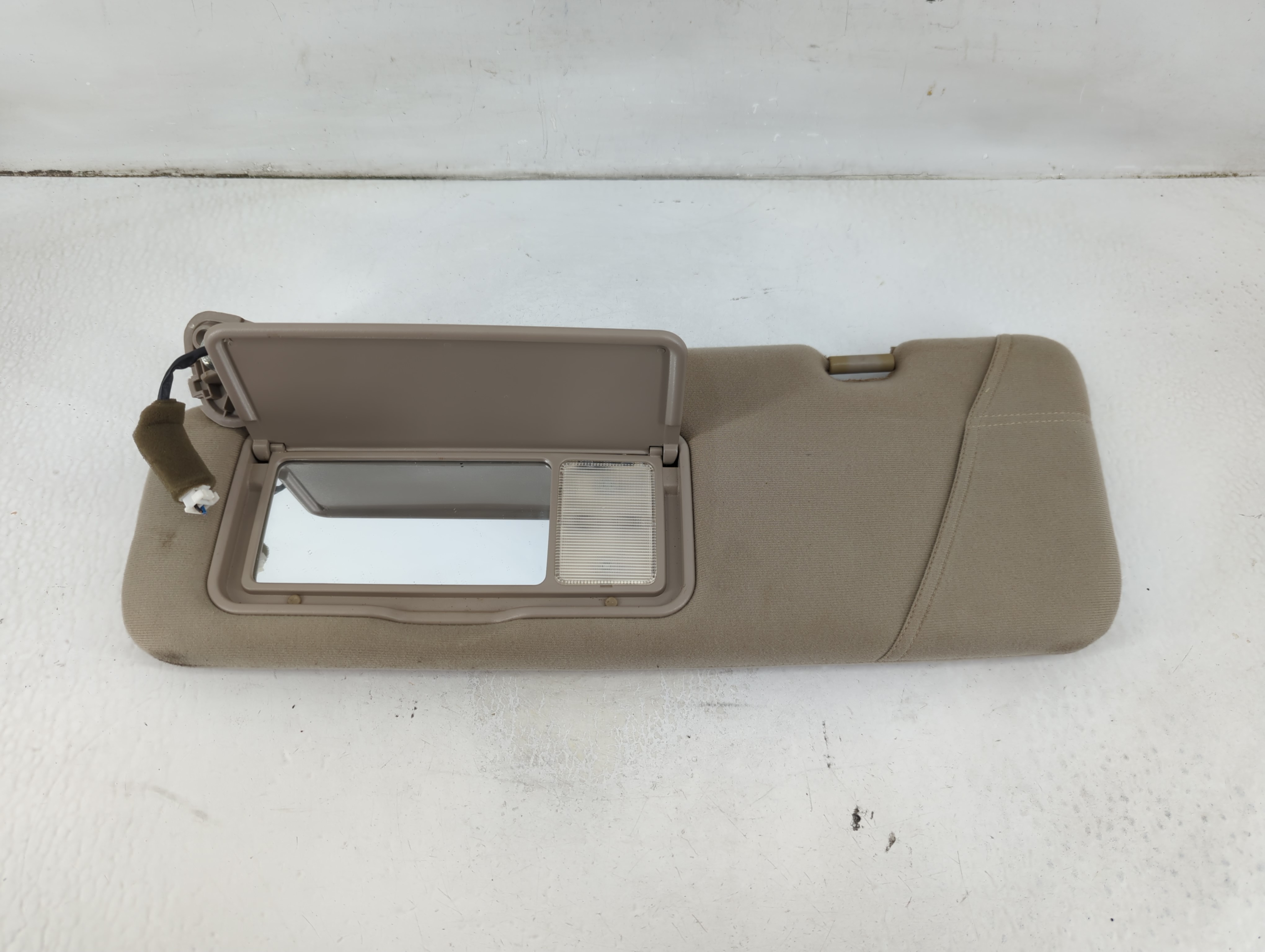 Picture of 2002-2005 Kia Sedona Driver Sun Visor Mirror Left Sunvisor Grey 1024969