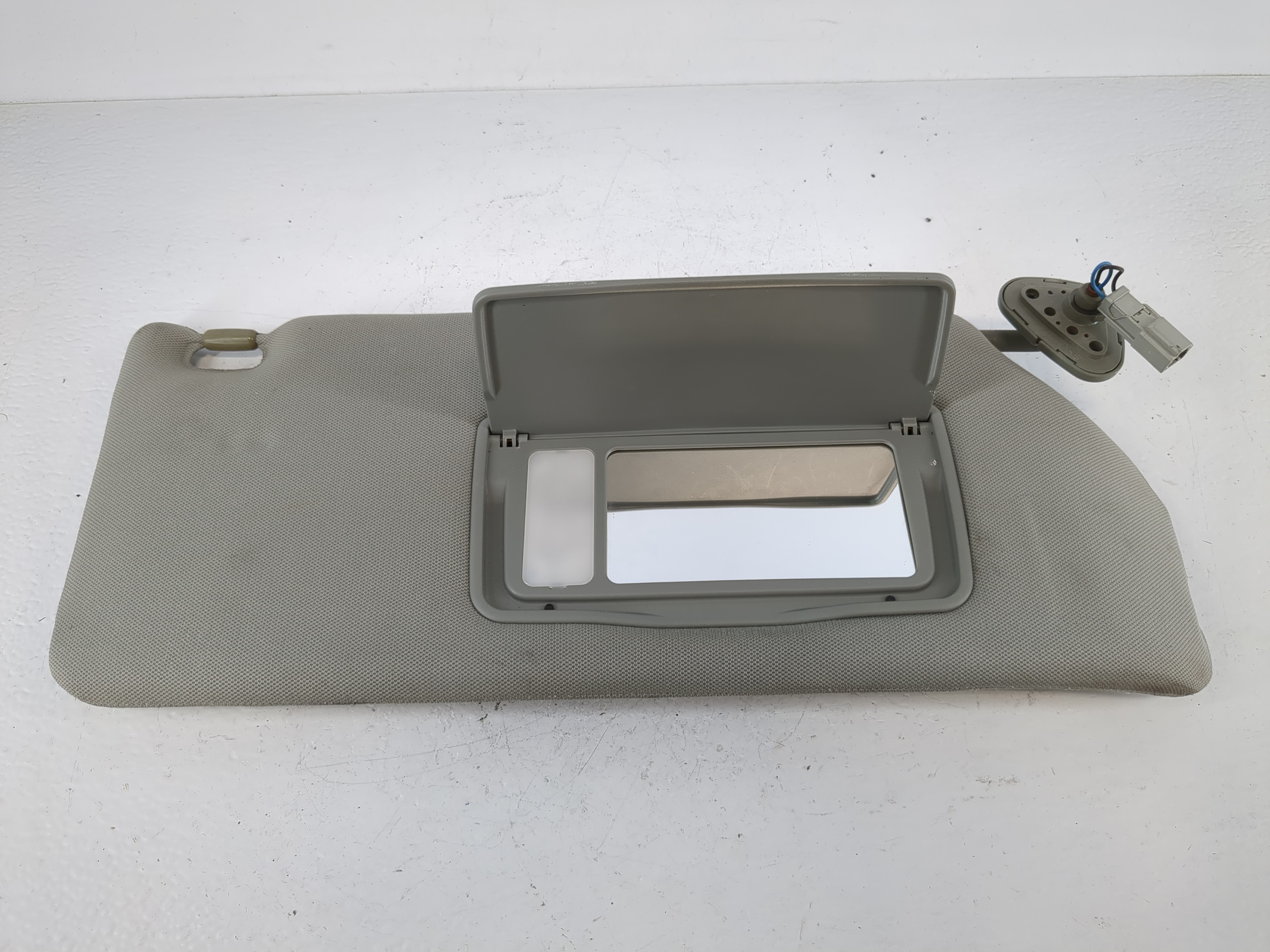 2005-2005 Honda Odyssey Passenger Sun Visor Mirror Right Sunvisor Grey 1025151 - Oemusedautoparts1.com