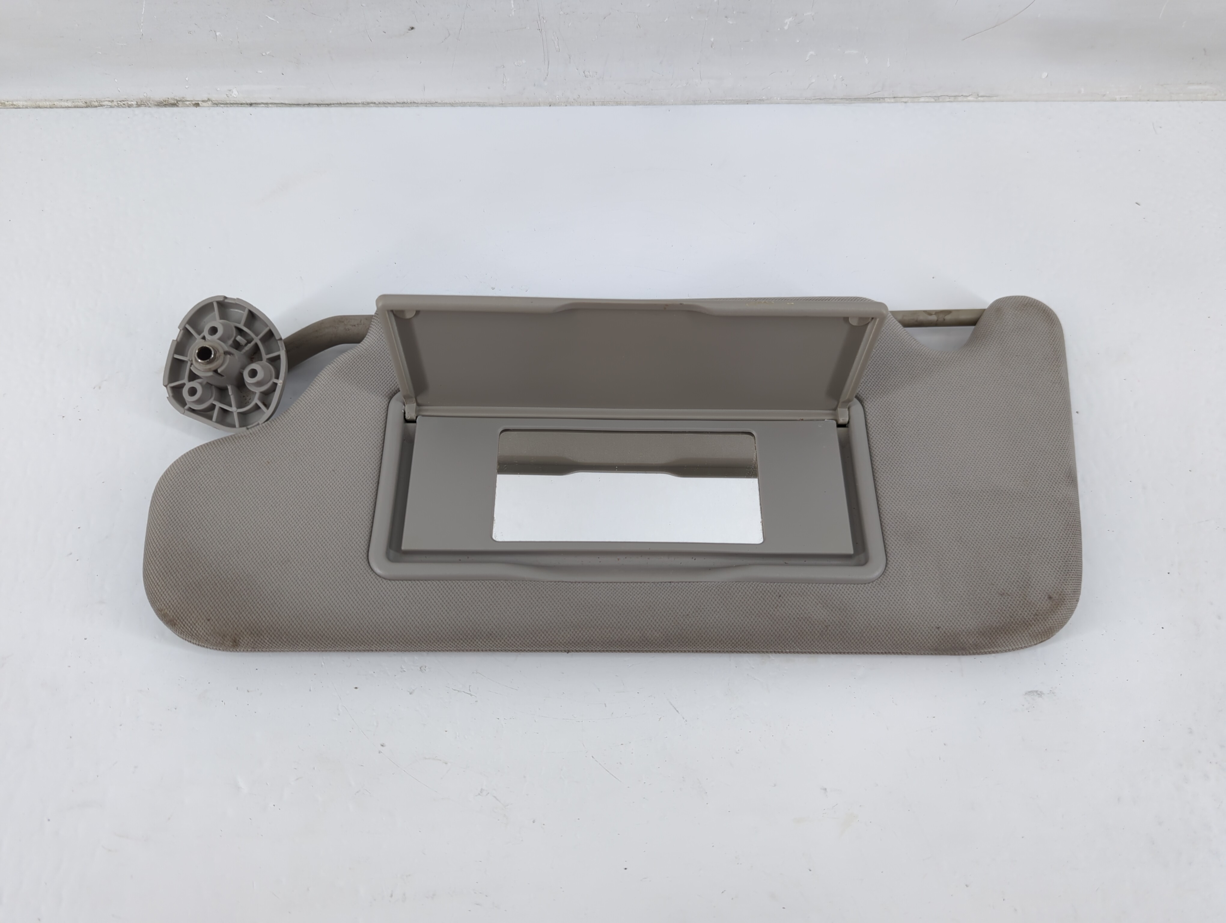 2006-2016 Chevrolet Impala Driver Sun Visor Mirror Left Sunvisor Grey 1025209 - Oemusedautoparts1.com