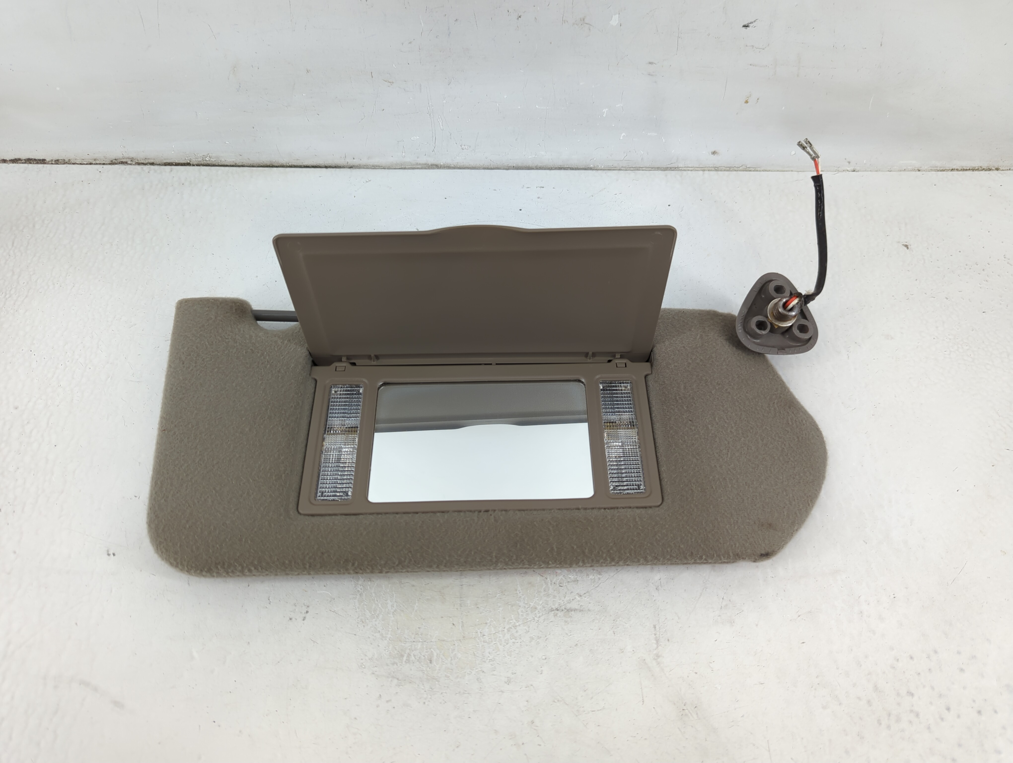 Picture of 2000 Chevrolet Monte Carlo Passenger Sun Visor Mirror Right Sunvisor 1025270