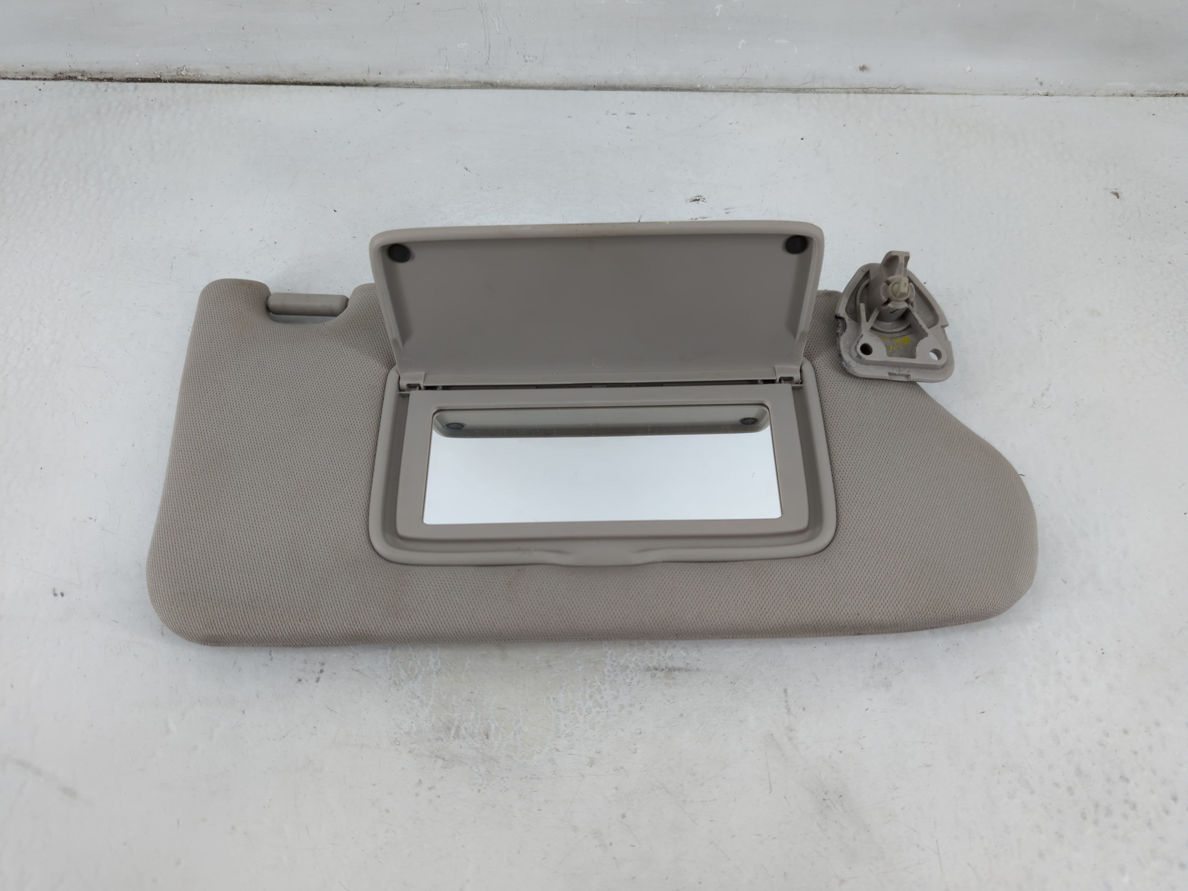 Picture of 2013-2018 Nissan Altima Passenger Sun Visor Mirror Right Sunvisor 1025300