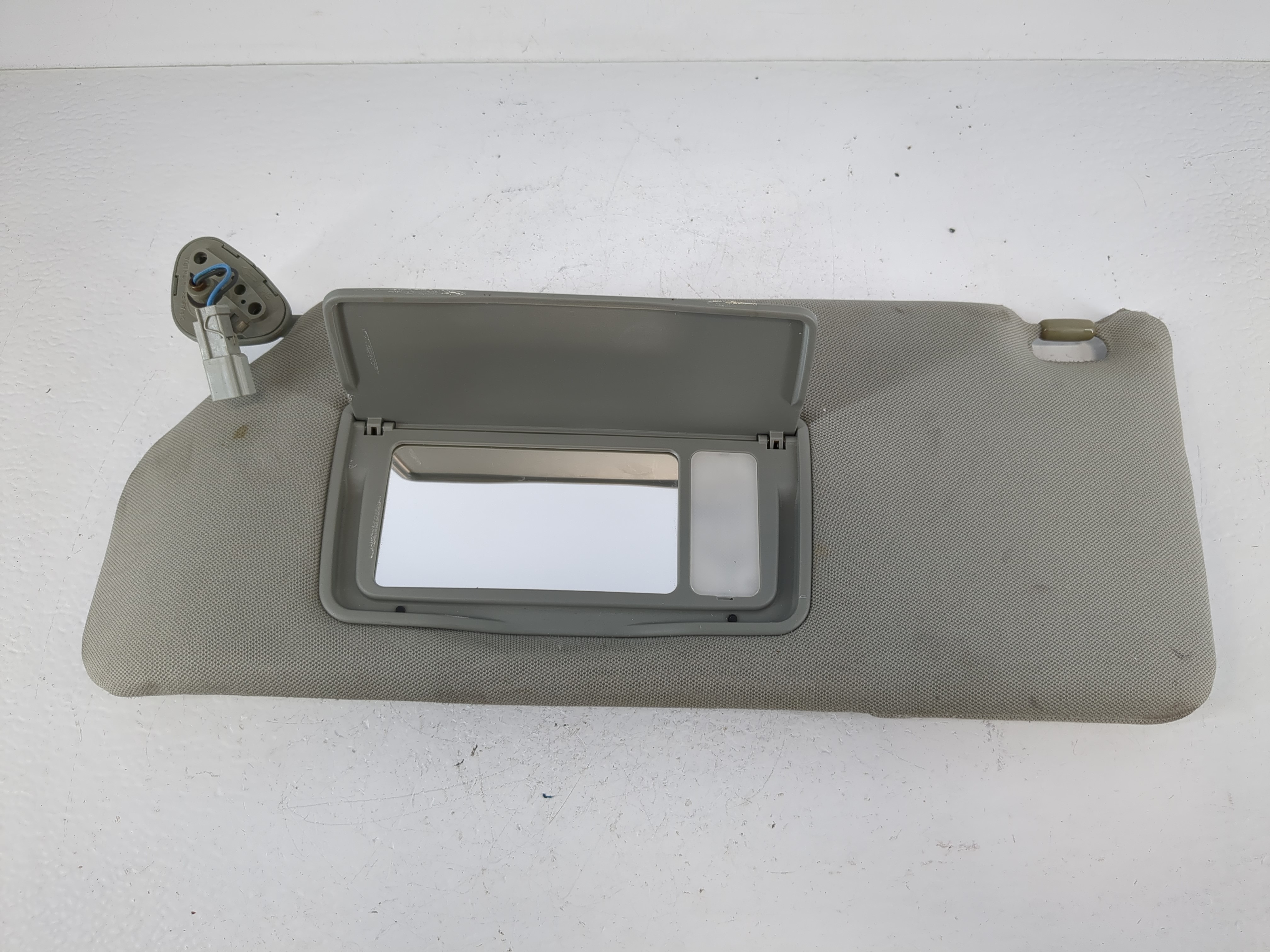 2005-2005 Honda Odyssey Driver Sun Visor Mirror Left Sunvisor Grey 1025321 - Oemusedautoparts1.com