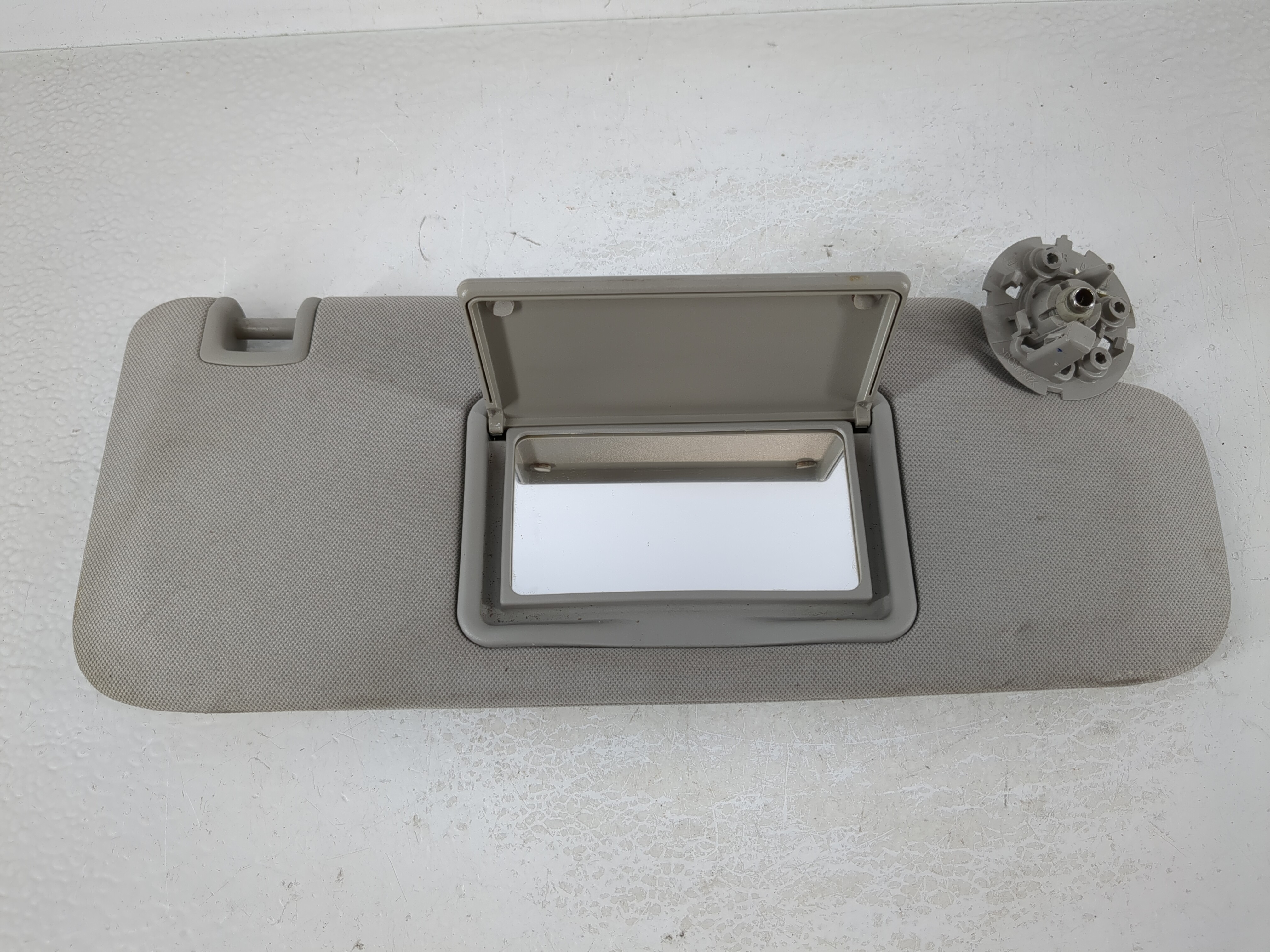 Picture of 2004-2012 Chevrolet Malibu Passenger Sun Visor Mirror Right Sunvisor 1025334
