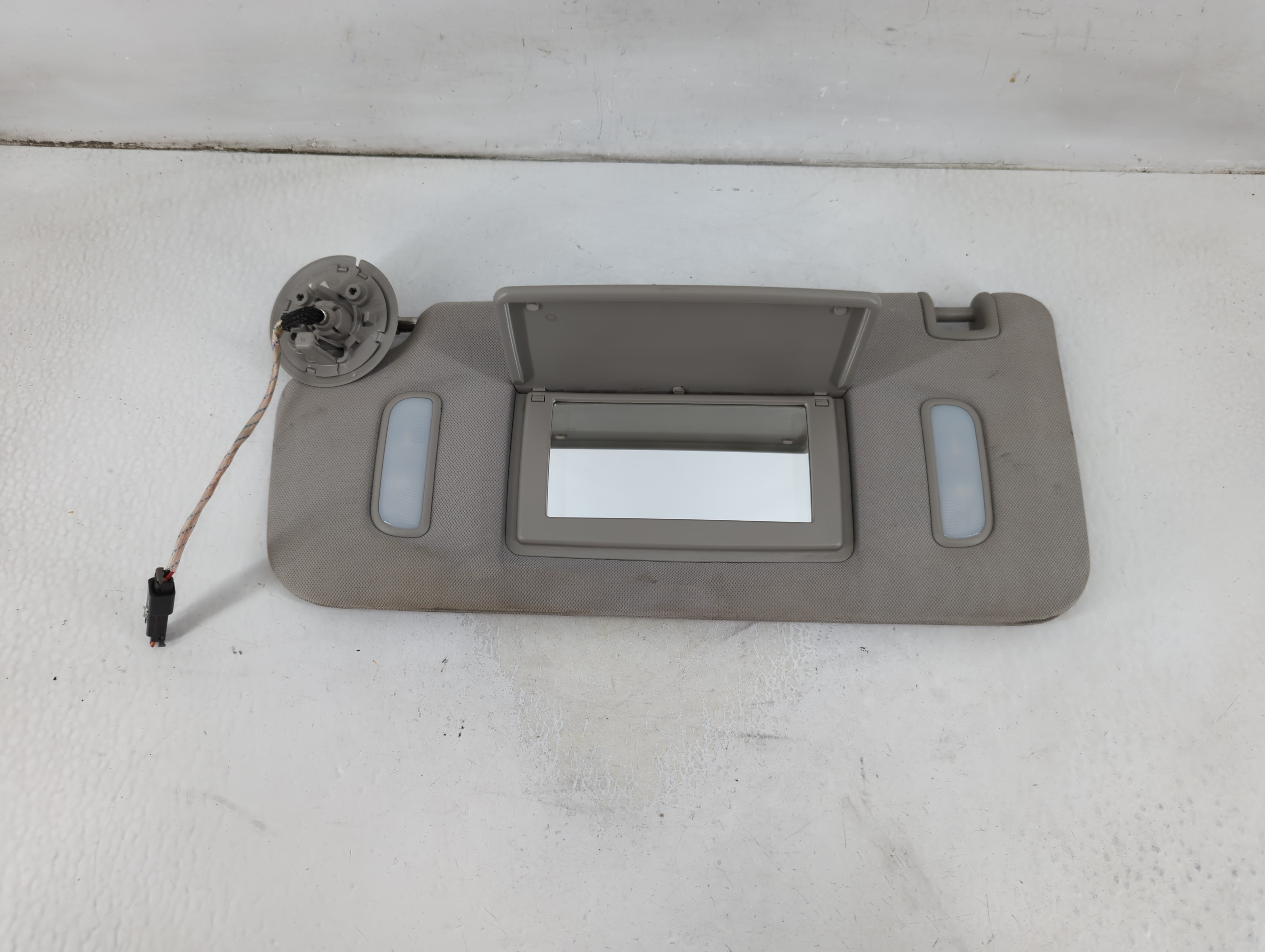 Picture of 2008-2017 Buick Enclave Driver Sun Visor Mirror Left Sunvisor Grey 1025379