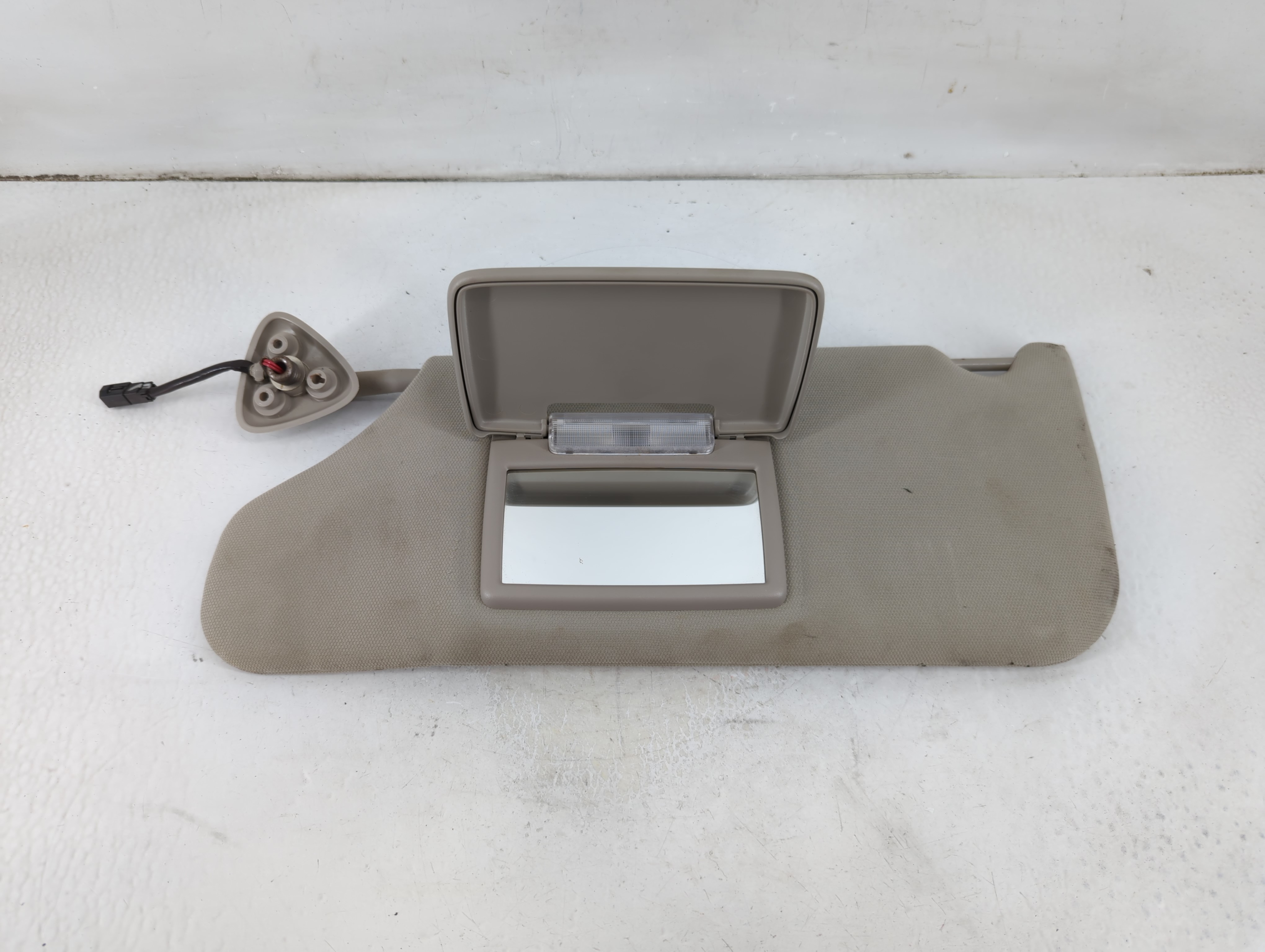 Picture of 2005-2007 Chrysler 300 Passenger Sun Visor Mirror Right Sunvisor 1025407