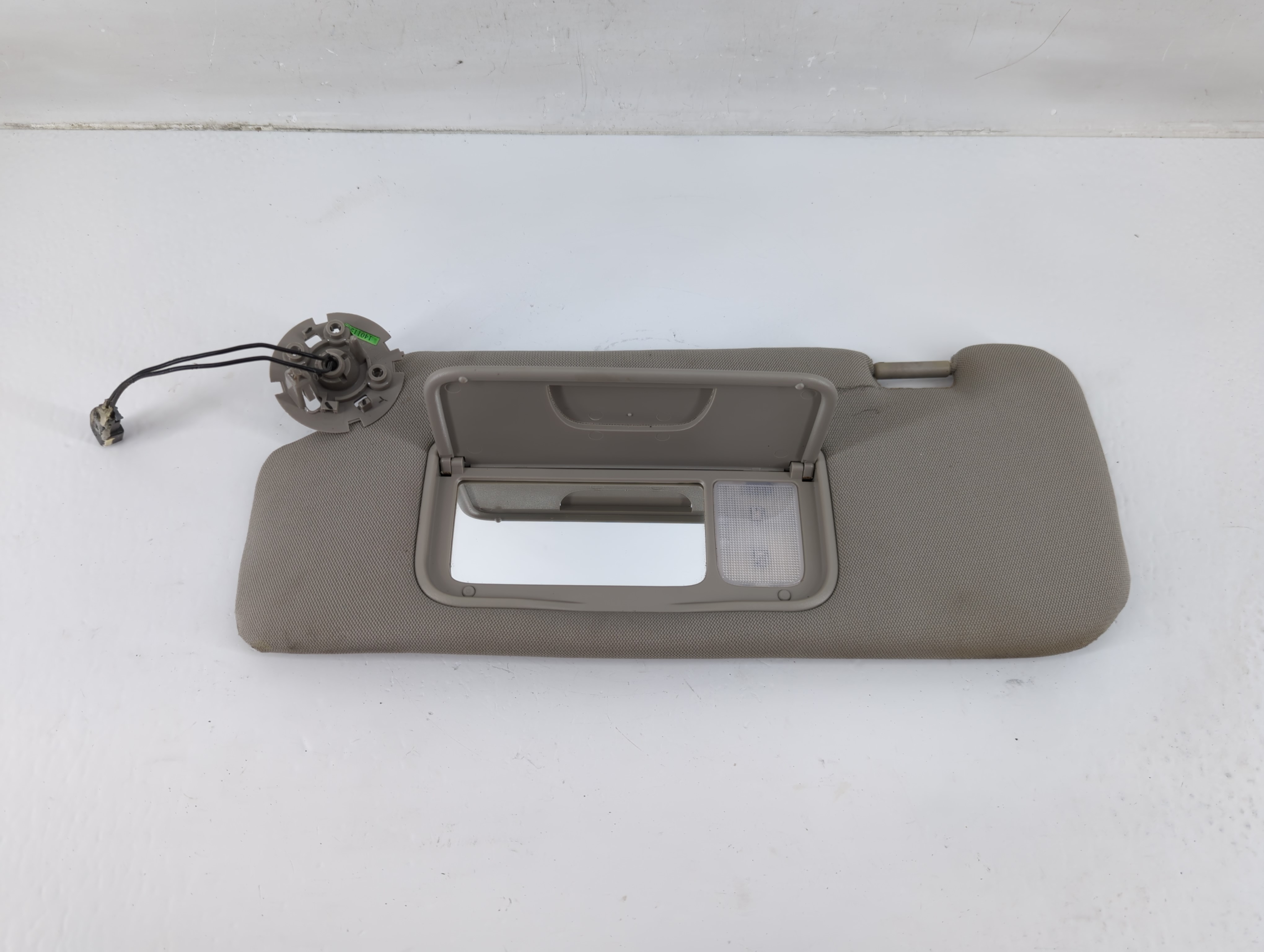 2012-2015 Chevrolet Captiva Sport Driver Sun Visor Mirror Left Sunvisor 1025519 - Oemusedautoparts1.com