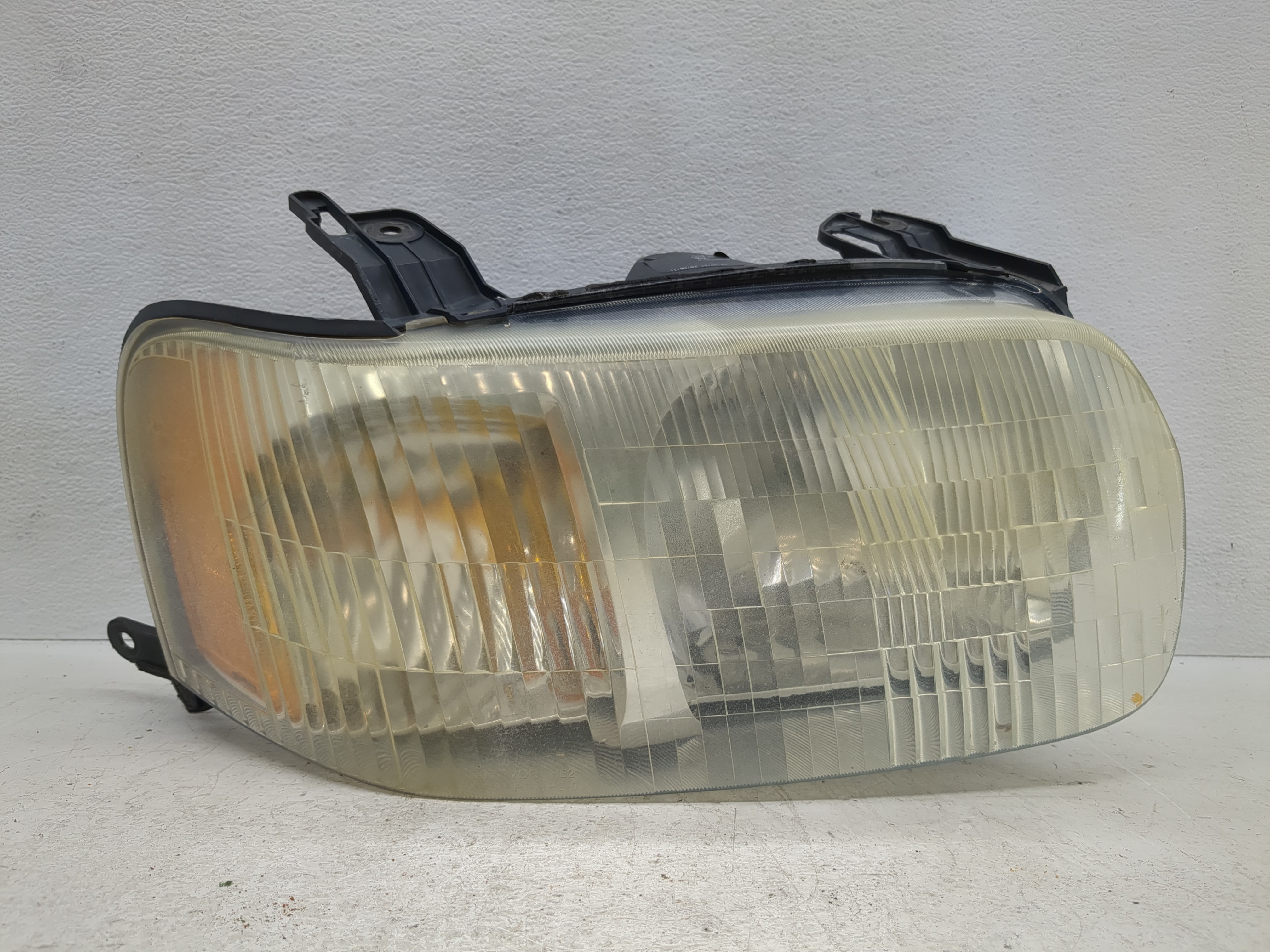 2001-2004 Ford Escape Passenger Right Oem Head Light Headlight Lamp 1030003 - Oemusedautoparts1.com