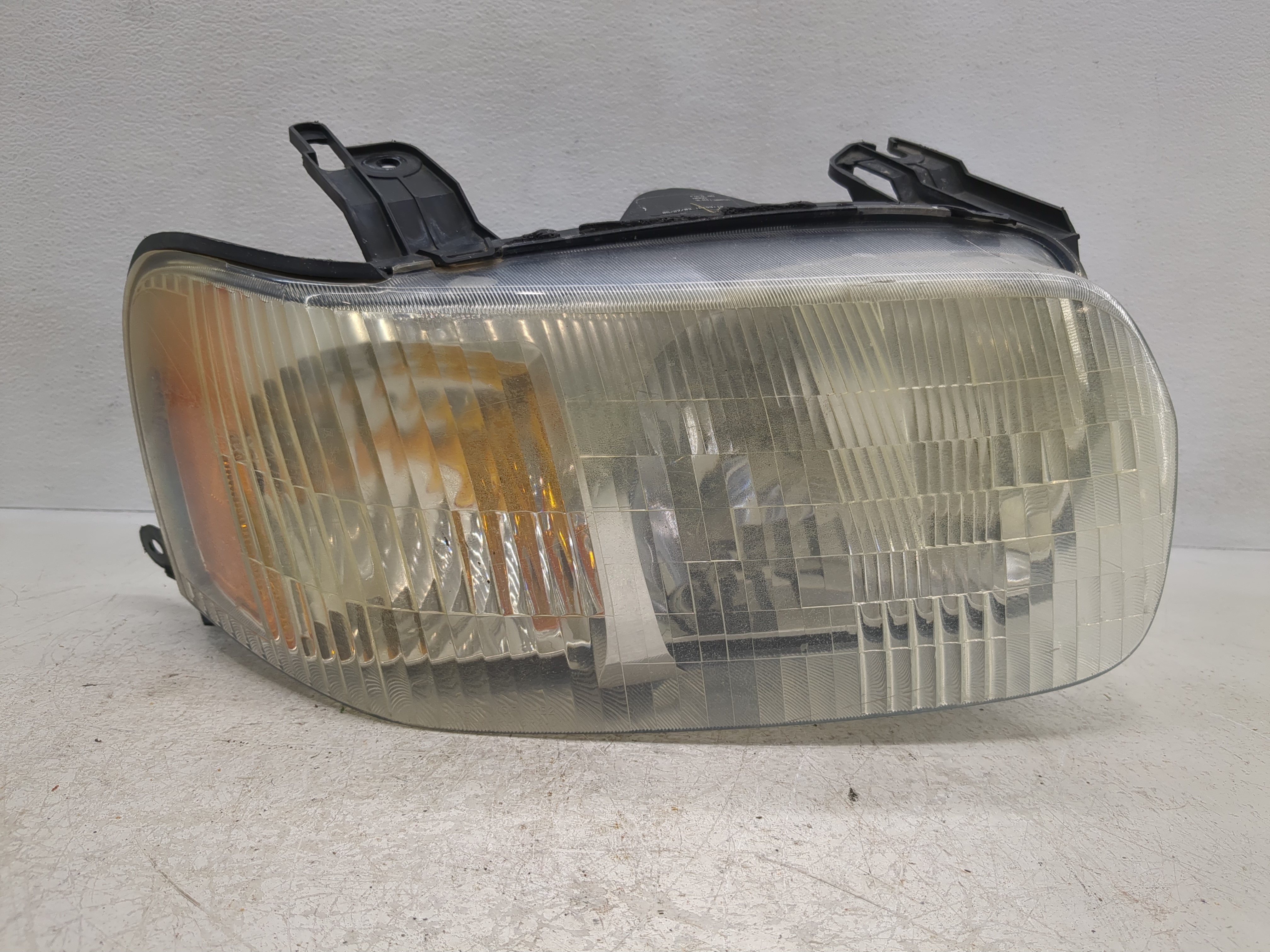 2001-2004 Ford Escape Passenger Right Oem Head Light Headlight Lamp 1030337 - Oemusedautoparts1.com