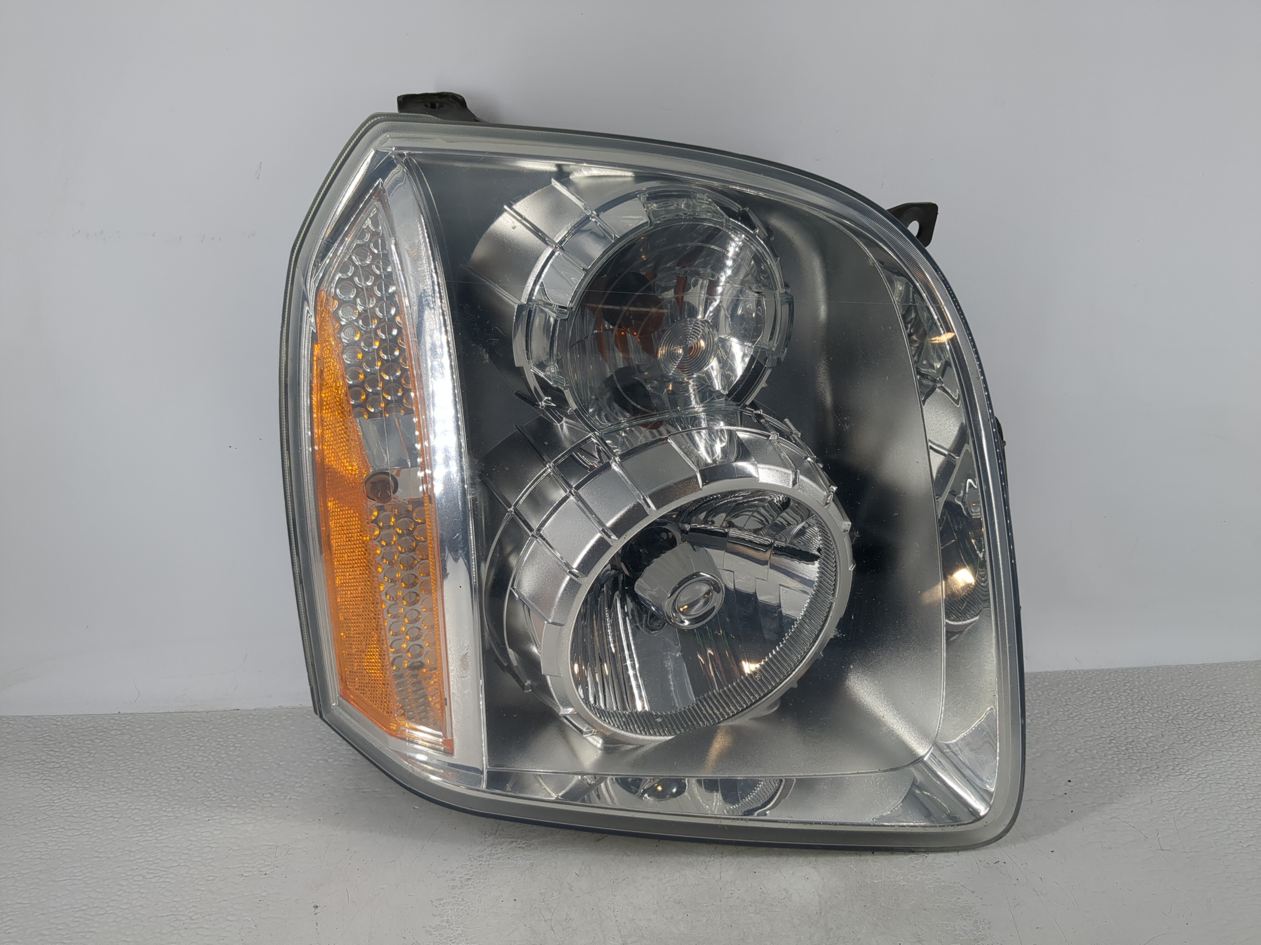 Picture of 2007 Gmc Yukon Xl 1500 Passenger Right Oem Head Light Headlight Lamp 1030578