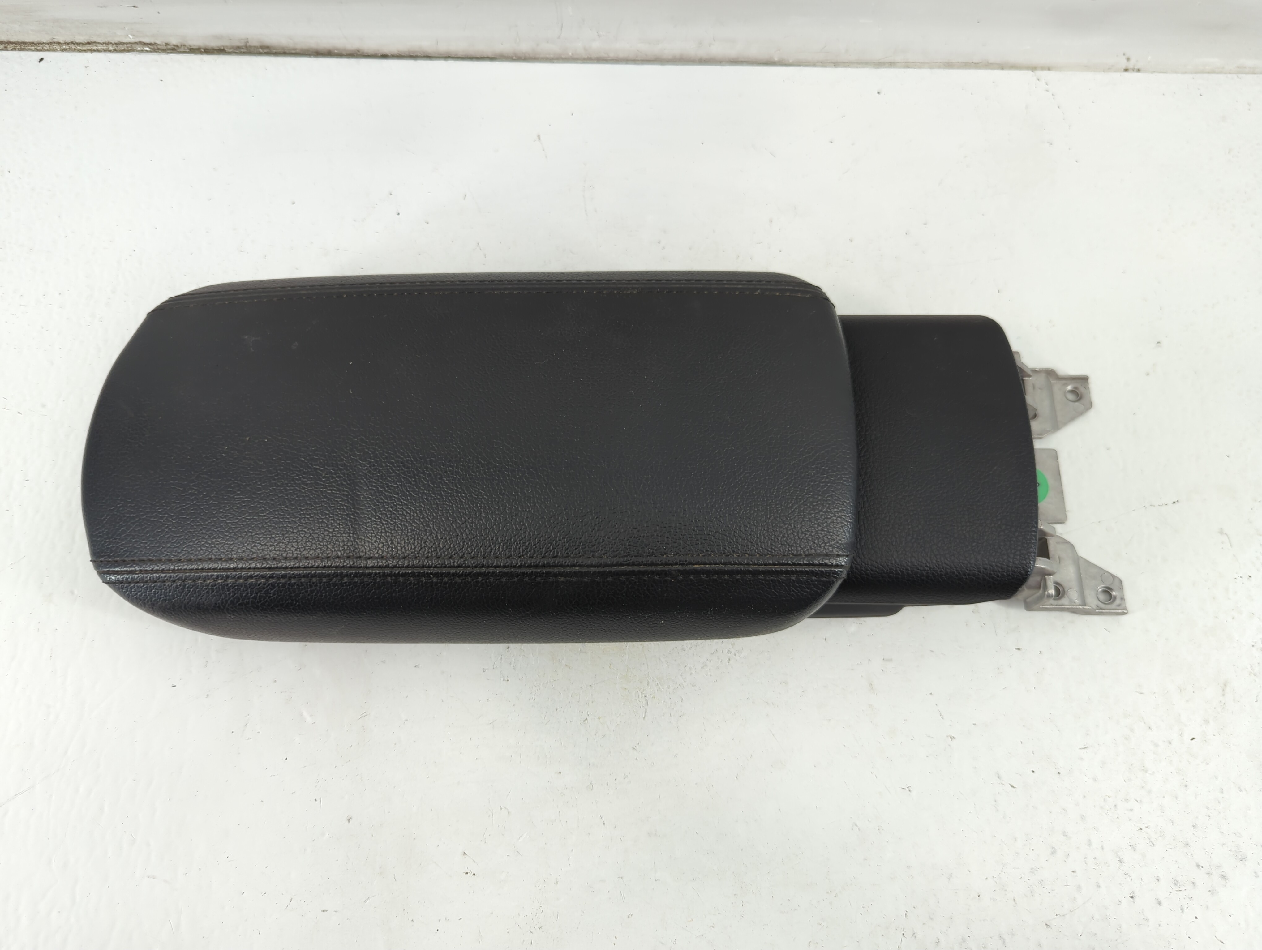 2014-2018 Kia Forte Center Console Armrest Cover Lid Black 1032216 - Oemusedautoparts1.com