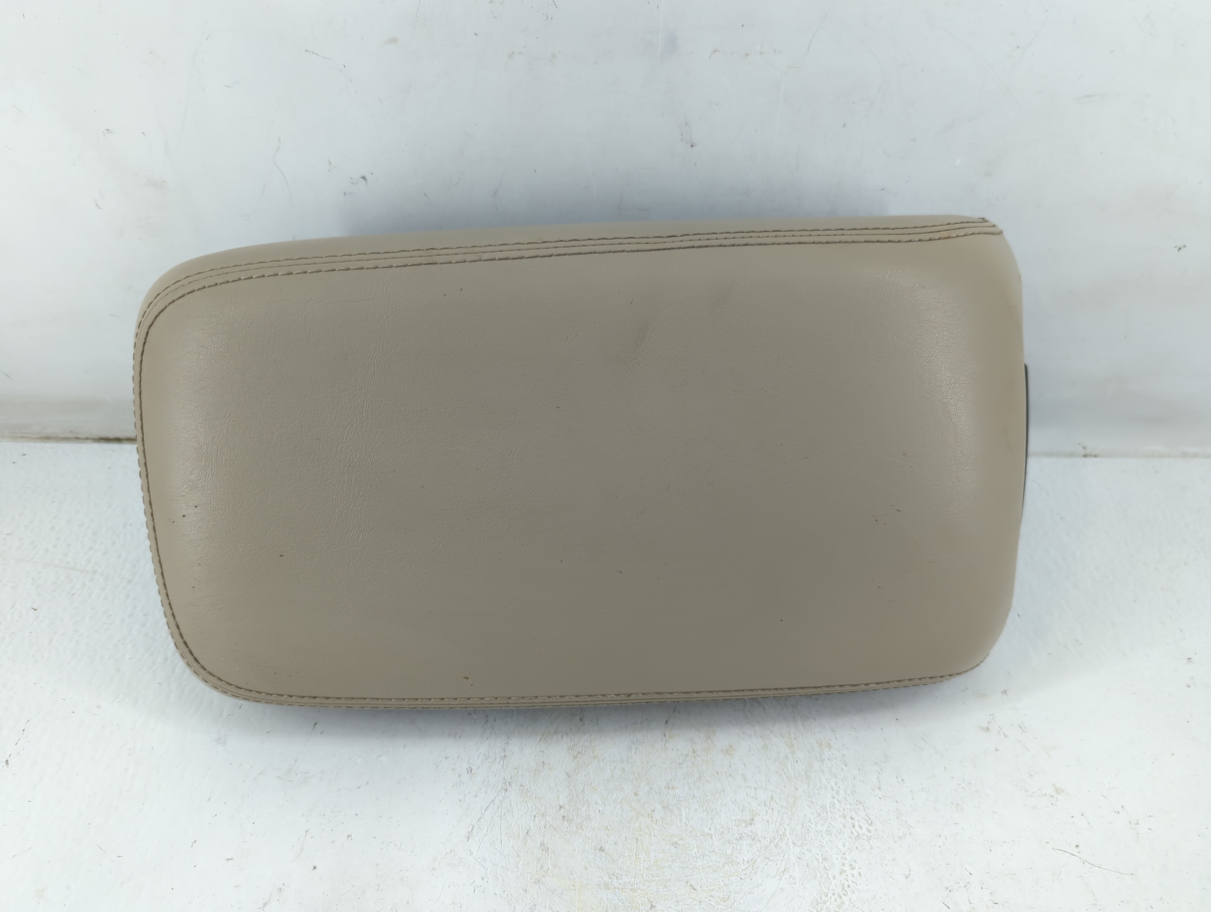 2013 Dodge Charger Center Console Armrest Cover Lid Tan 1034528 - Oemusedautoparts1.com