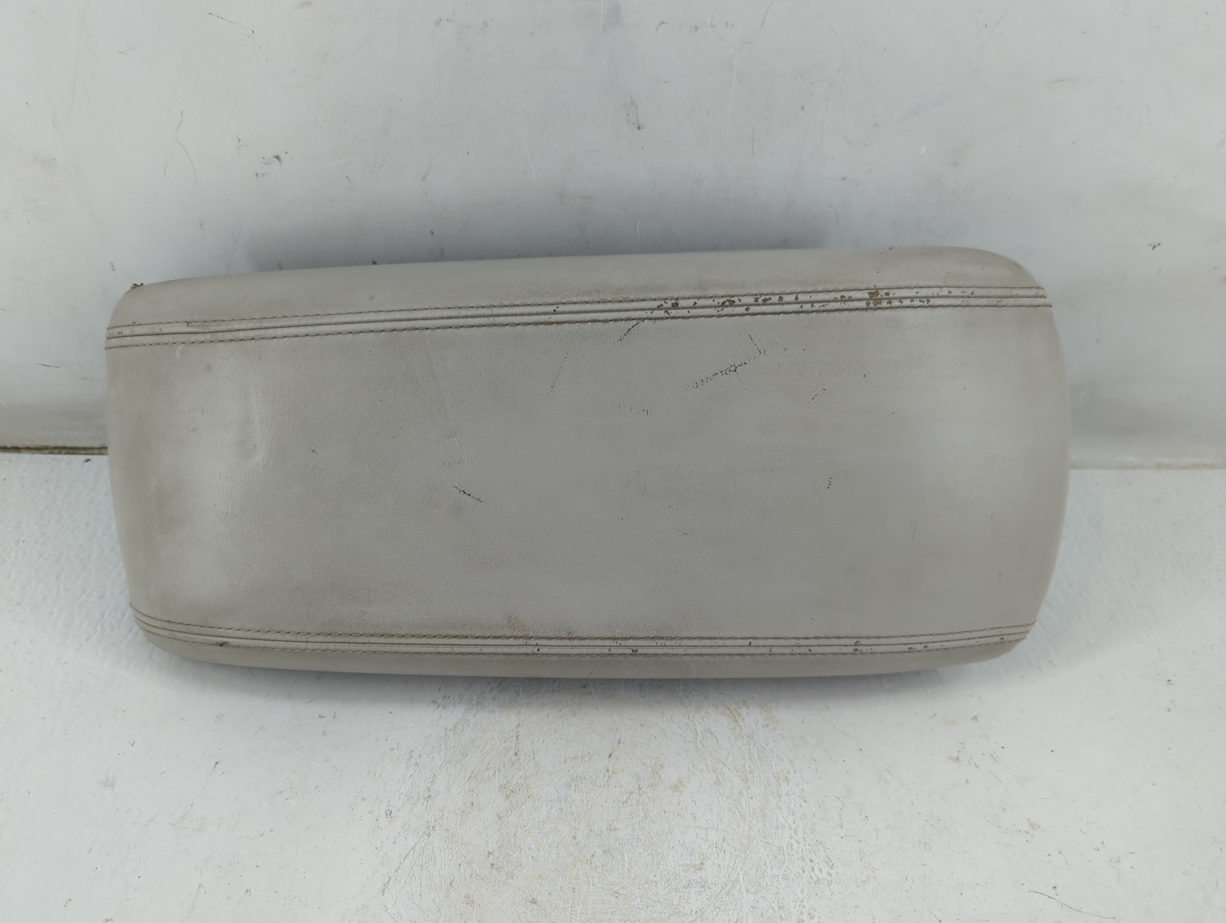 Picture of 2015 Kia Cadenza Center Console Armrest Cover Lid Gray 1034529