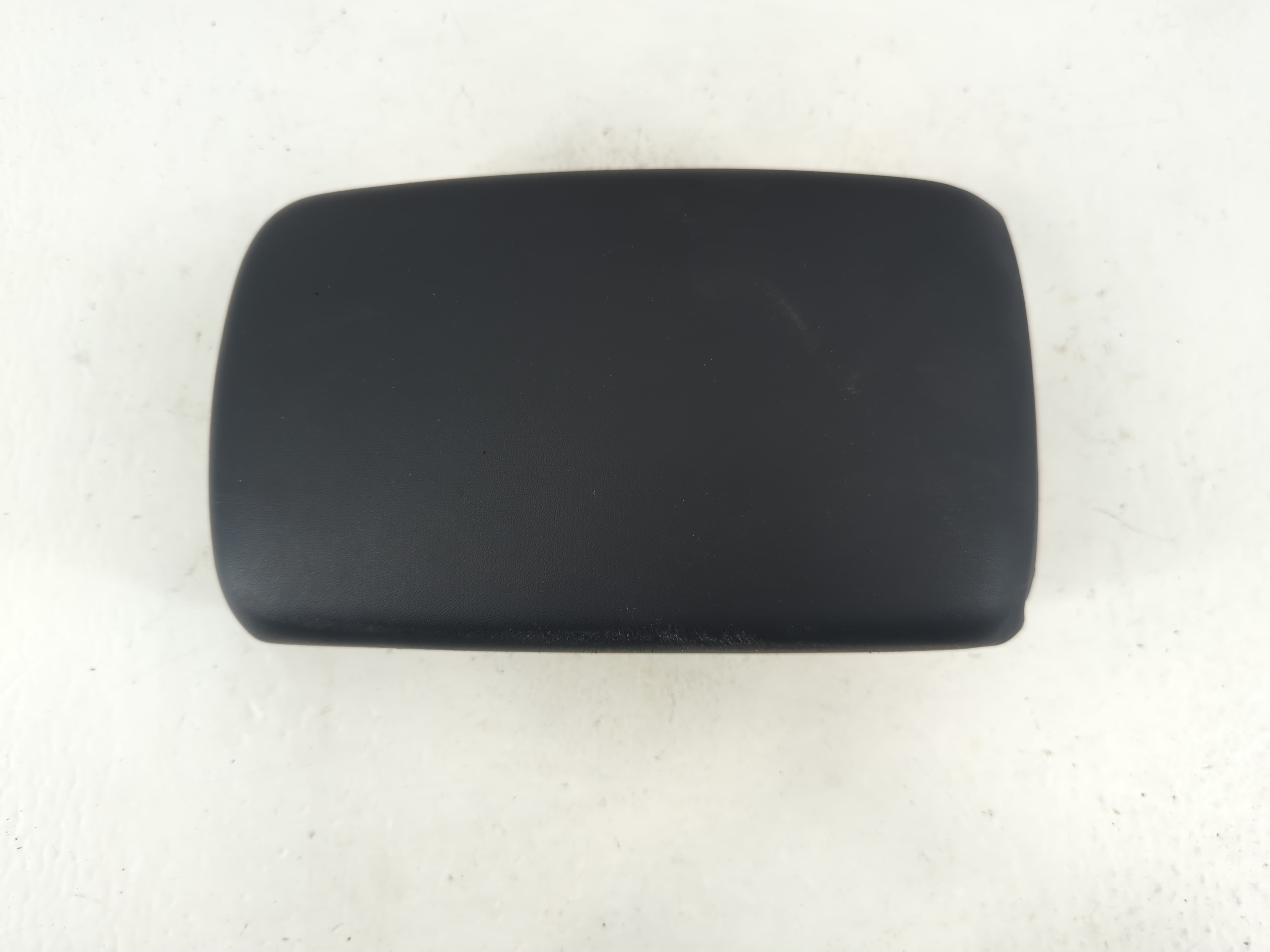 2020 Hyundai Venue Center Console Armrest Cover Lid Black 1034530 - Oemusedautoparts1.com