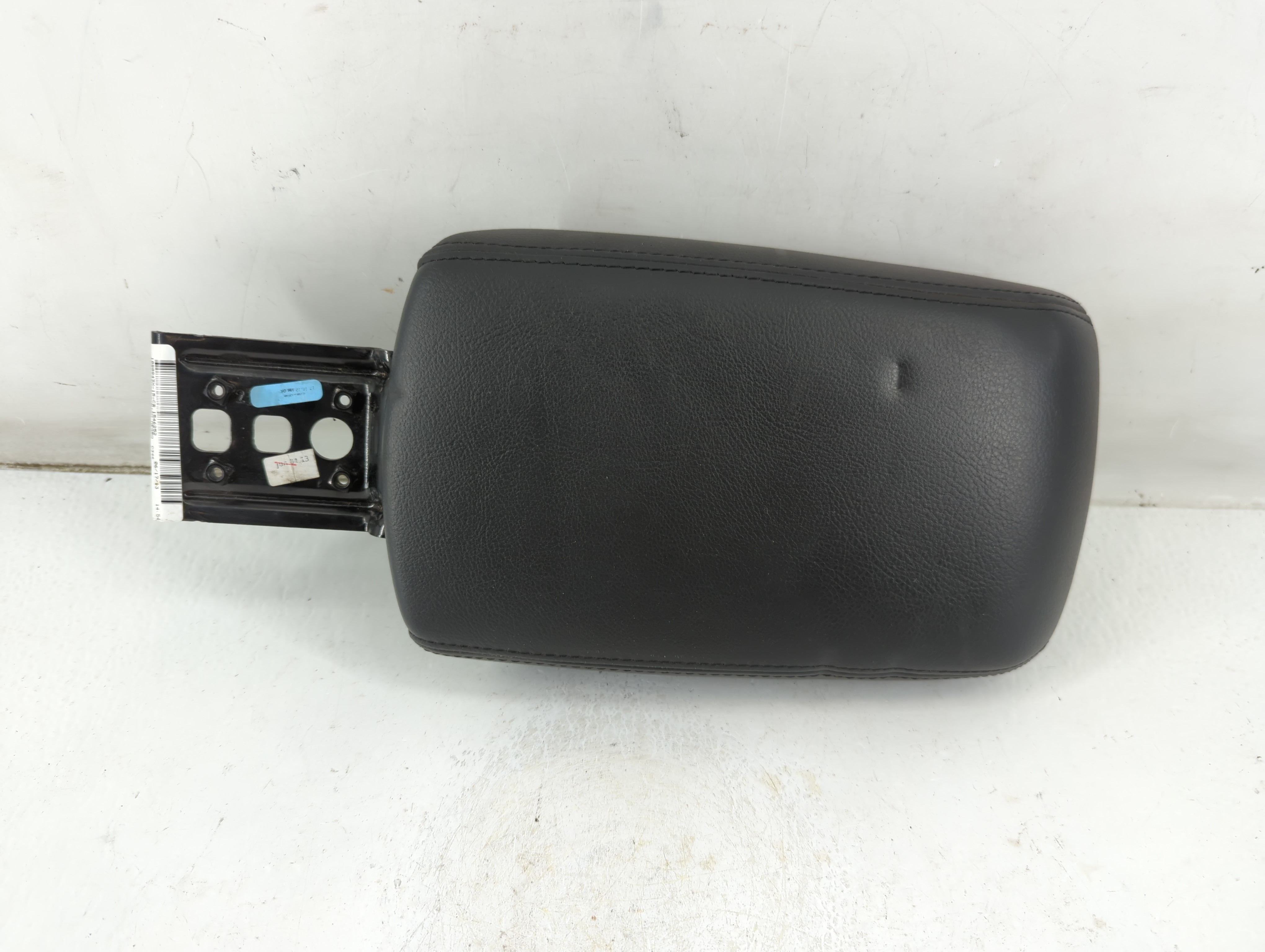 2012-2014 Ford Focus Center Console Armrest Cover Lid Black 1034535 - Oemusedautoparts1.com