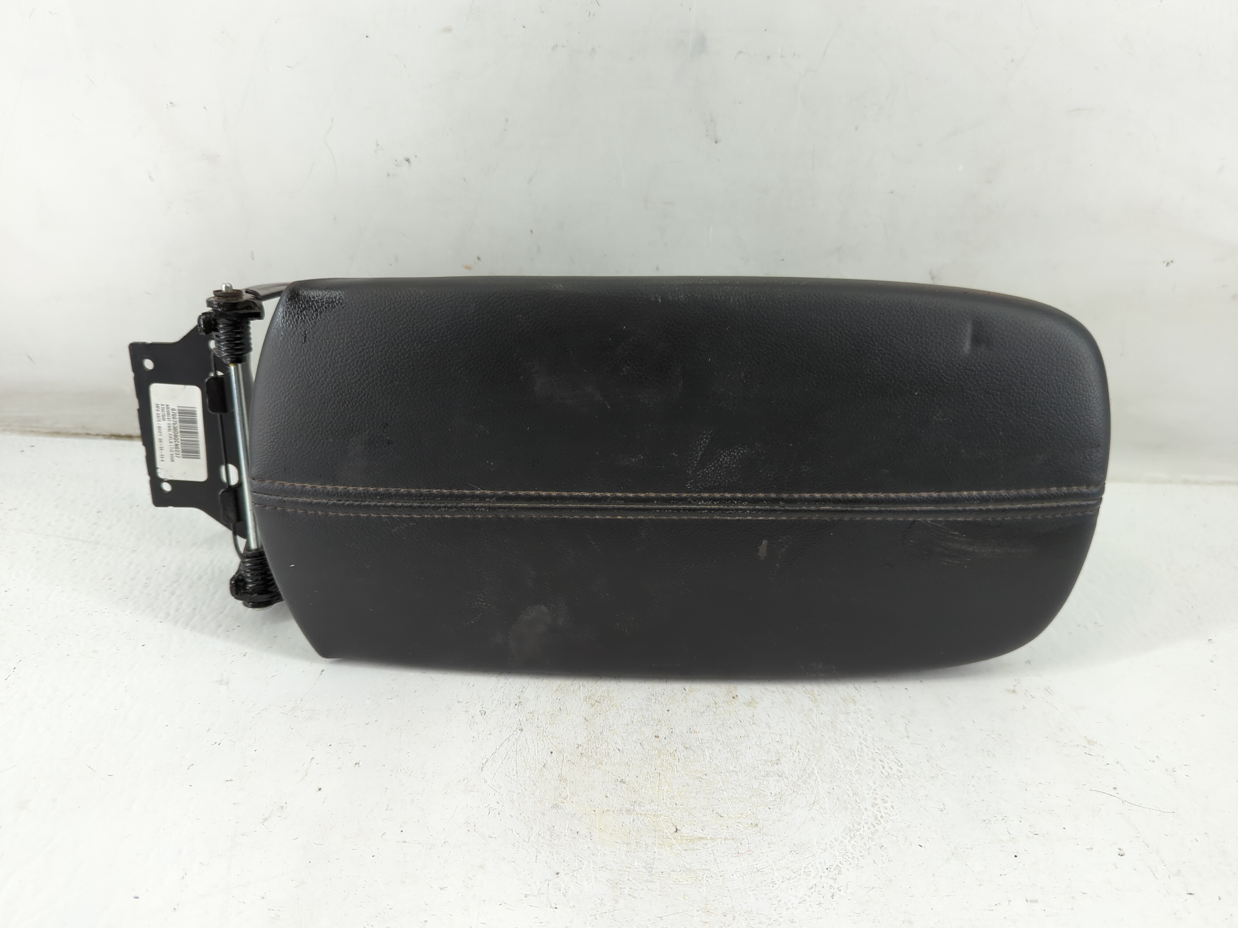 2019-2021 Chevrolet Malibu Center Console Armrest Cover Lid Black 1034574 - Oemusedautoparts1.com