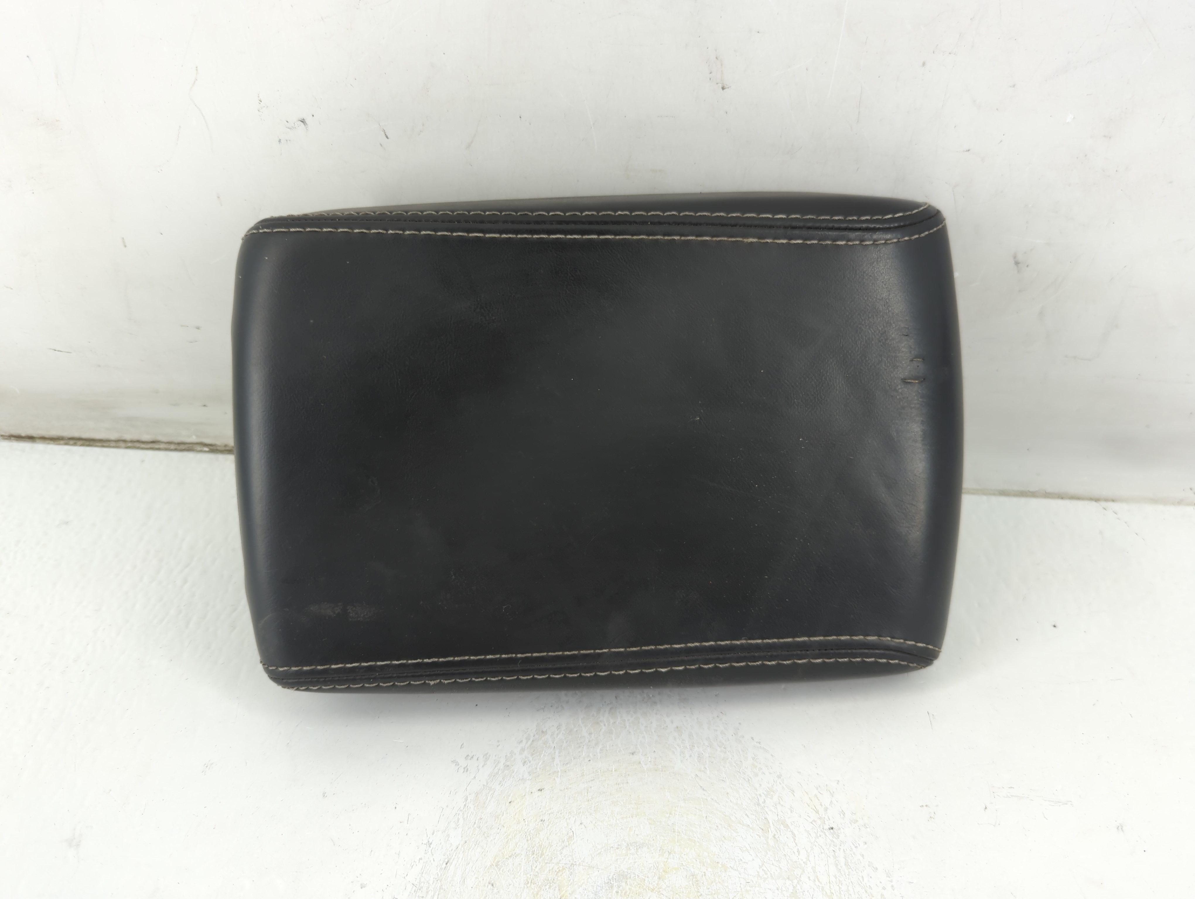 Picture of 2009-2010 Dodge Challenger Center Console Armrest Cover Lid Black 1034617