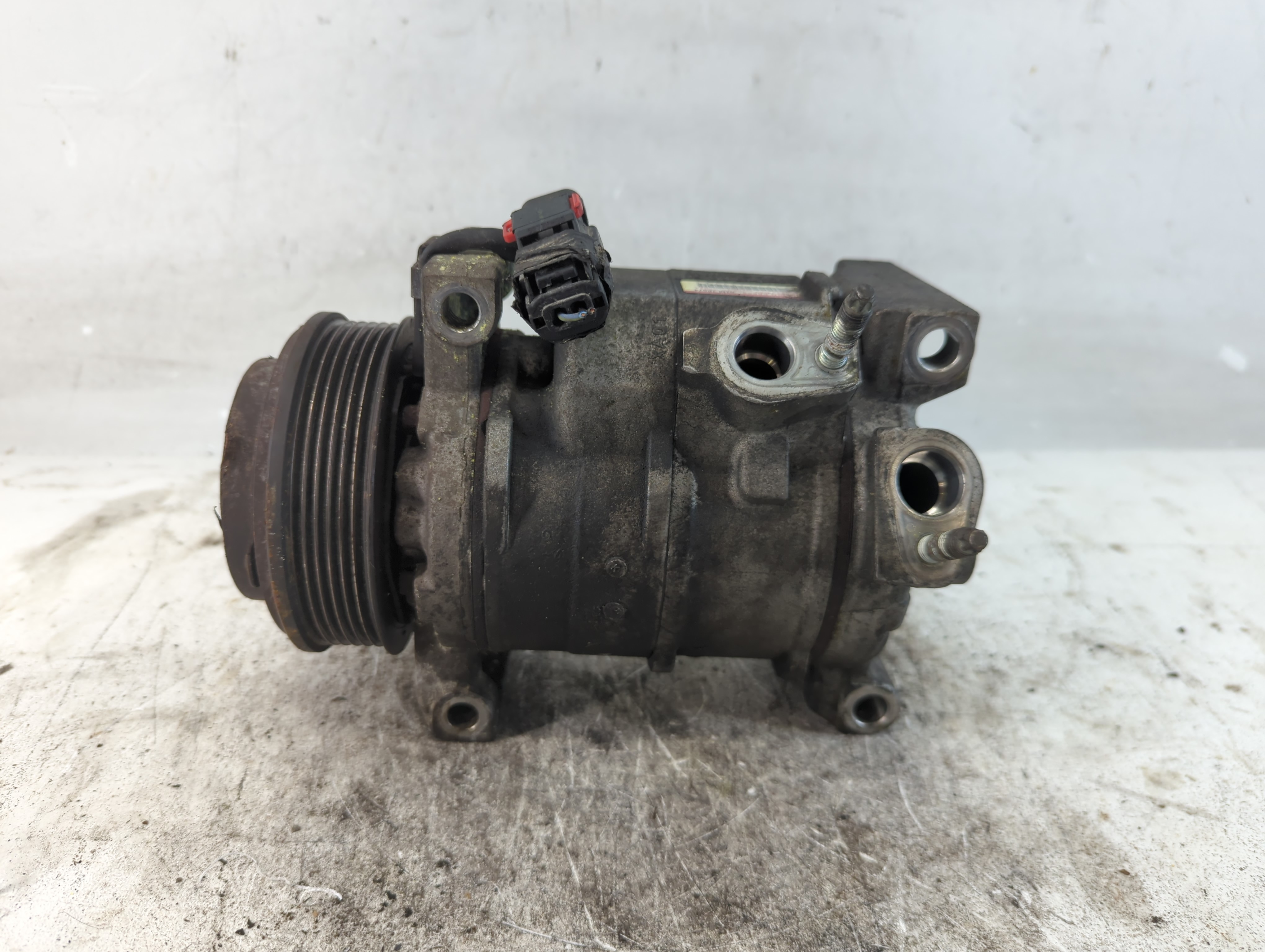 Picture of 2009-2010 Volkswagen Routan Air Conditioning A/c Ac Compressor Oem 1034625