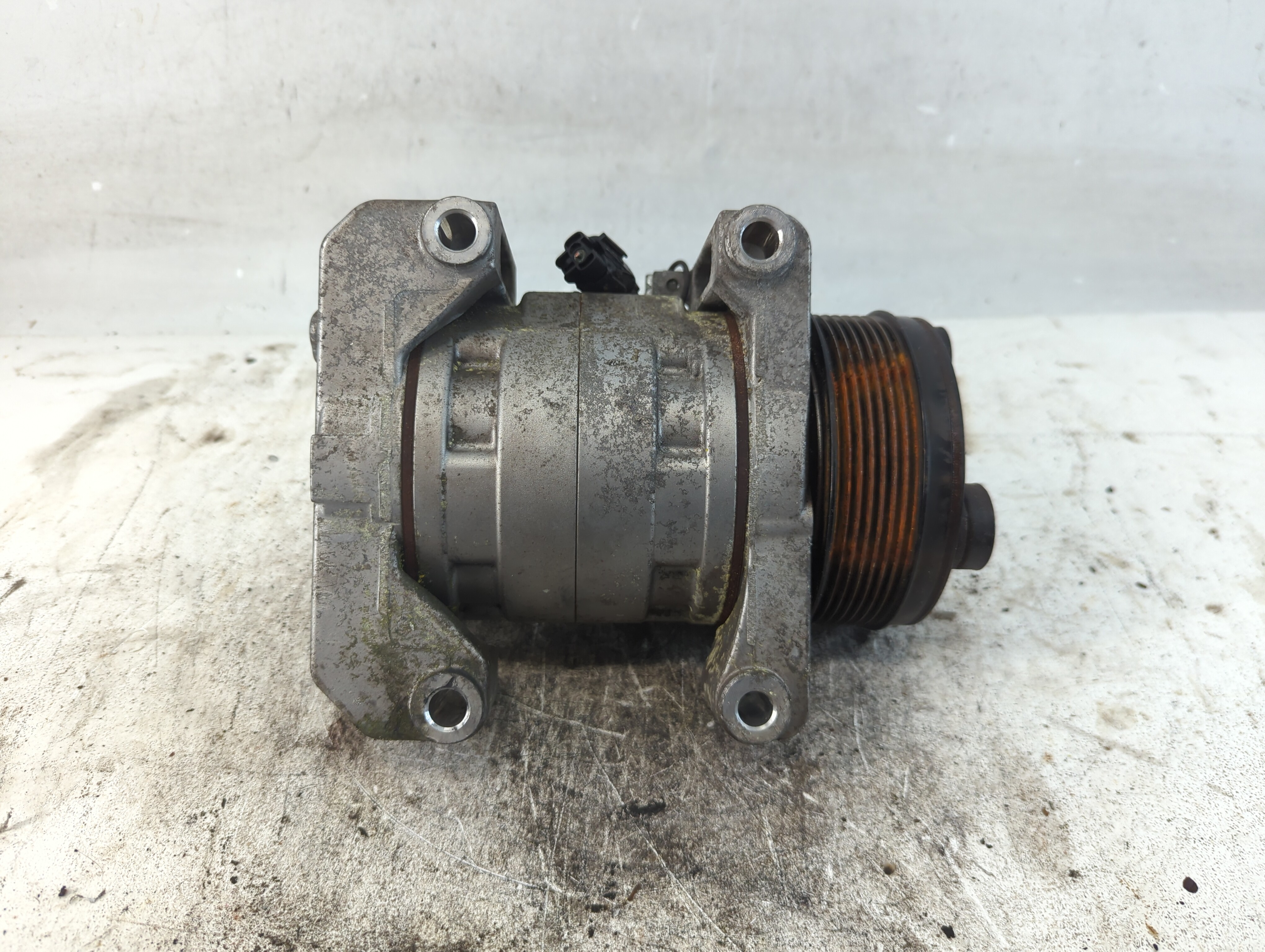 Picture of 2017-2018 Nissan Titan Air Conditioning A/c Ac Compressor Oem 1034860
