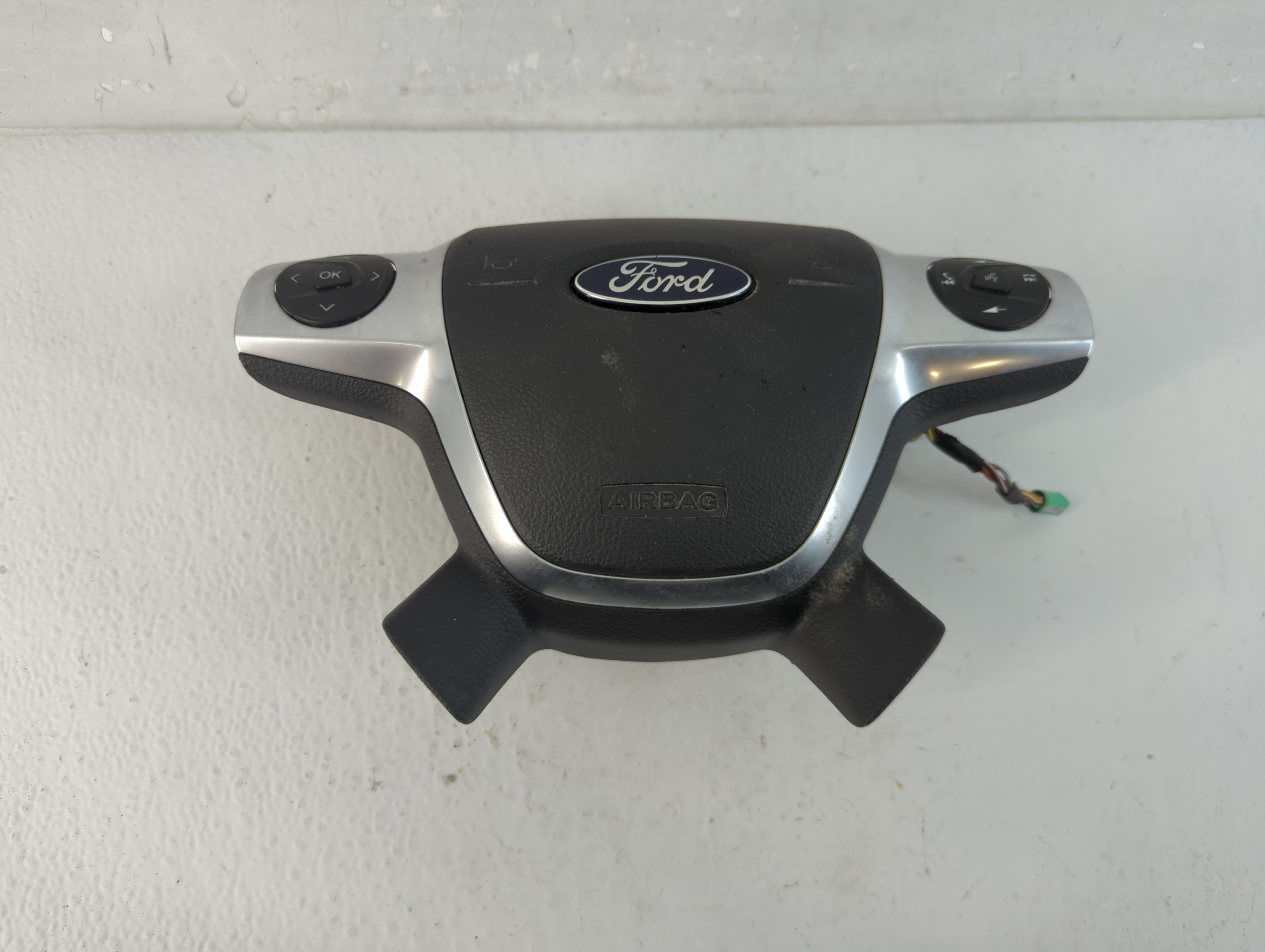 2014-2014 Ford Focus Air Bag Driver Left Steering Wheel Mounted 1034905 - Oemusedautoparts1.com