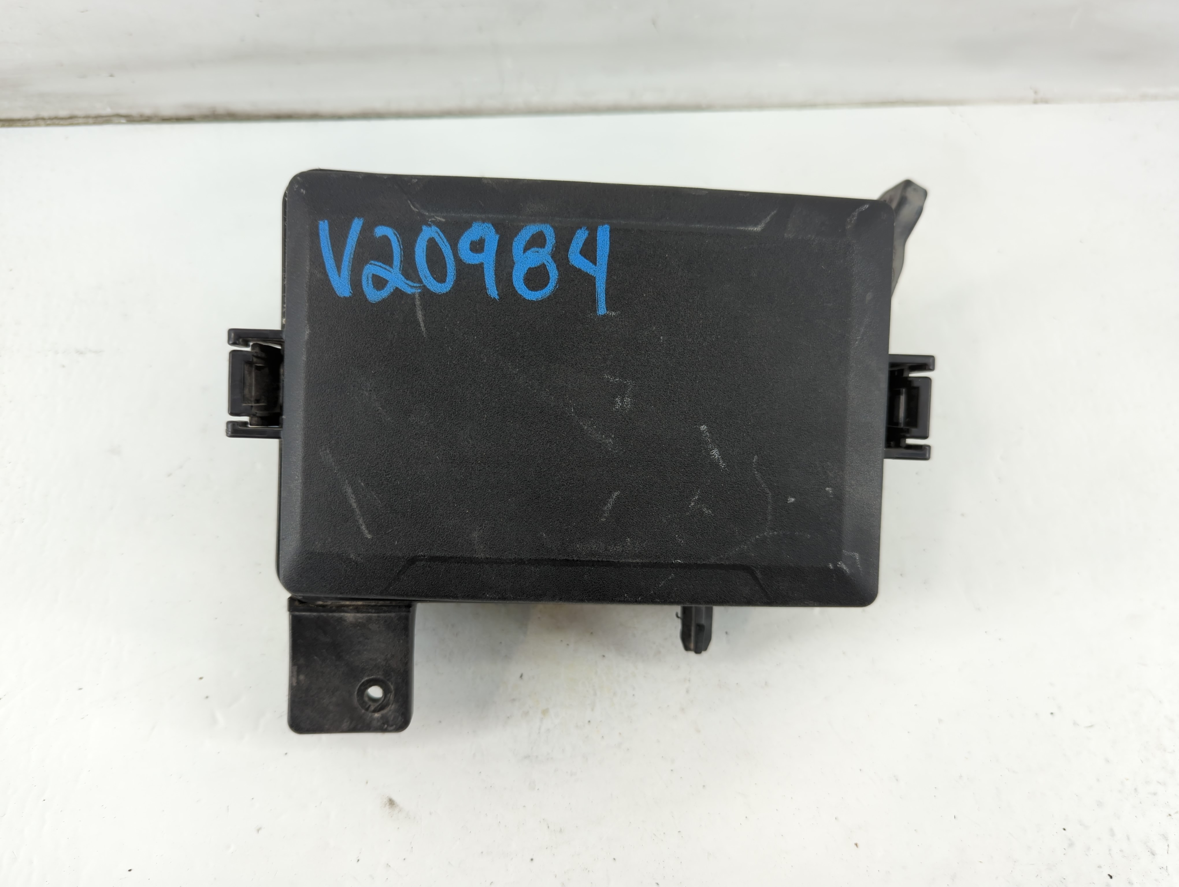 2020-2020 Hyundai Venue Fusebox Fuse Box Relay Module 91270 K2110 1034923 - Oemusedautoparts1.com